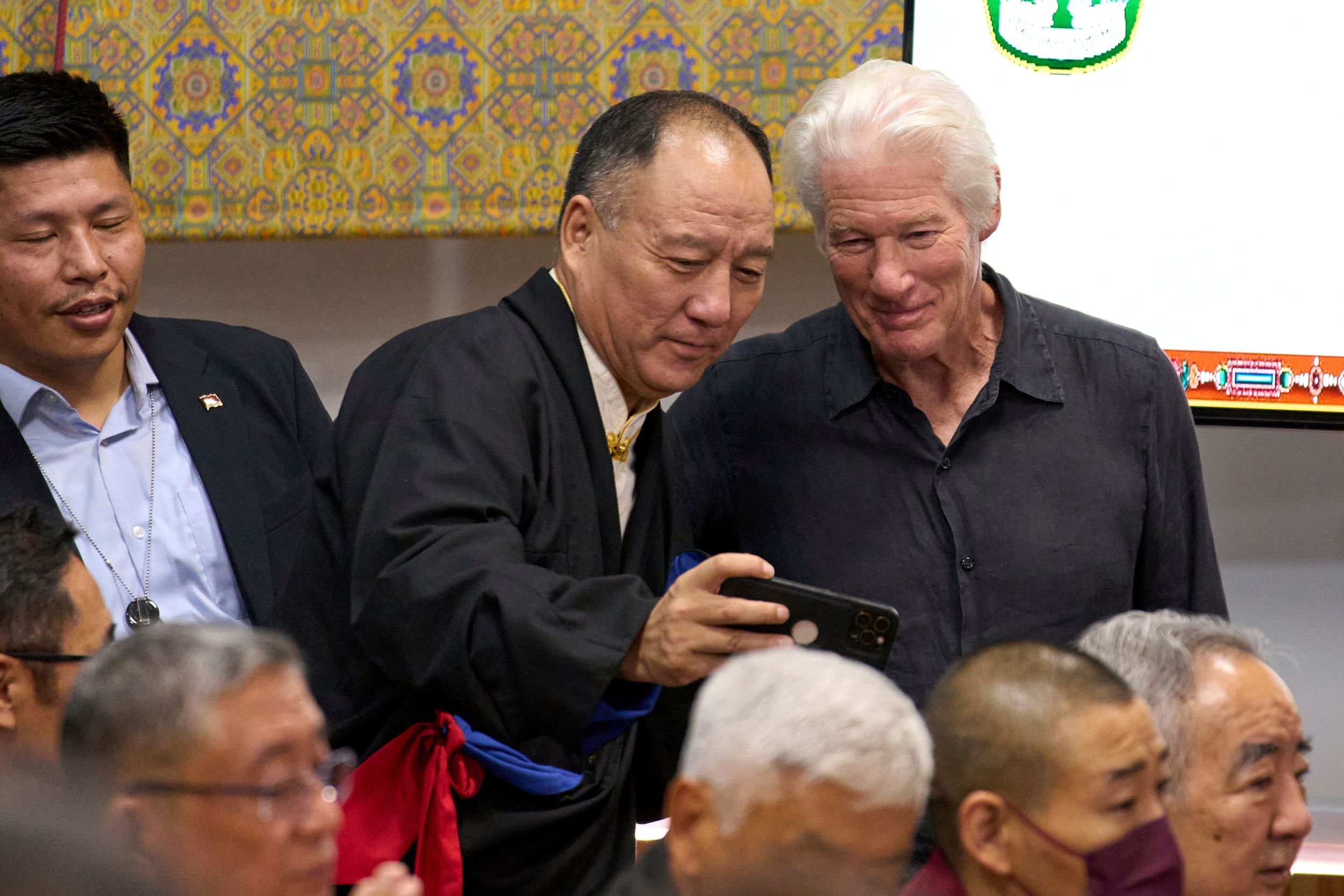 與達賴和西藏流亡政府交好的好萊塢明星理查吉爾（右）。（美聯社）