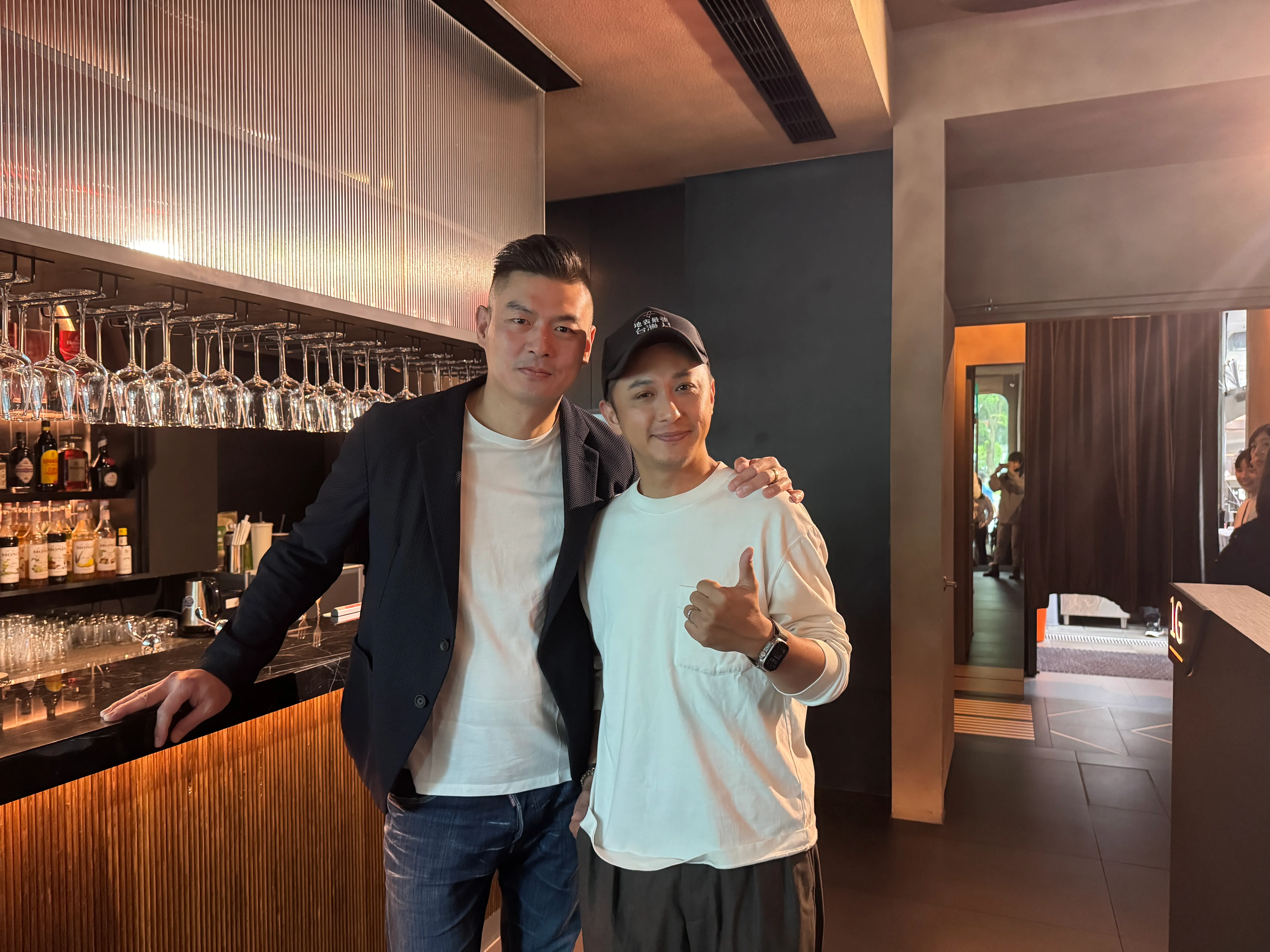 橘焱胡同董事長吳念忠（左）和總經理楊哲瑋（右）。（劉芯衣攝）