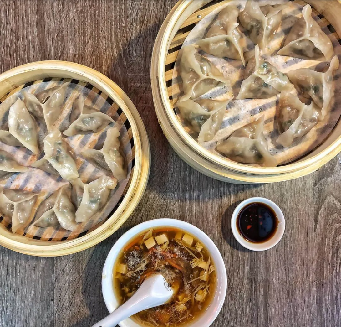 延三夜市美食美食推薦：現做蒸餃 酸辣湯。（圖／取自IG@chiahhhhh3101）