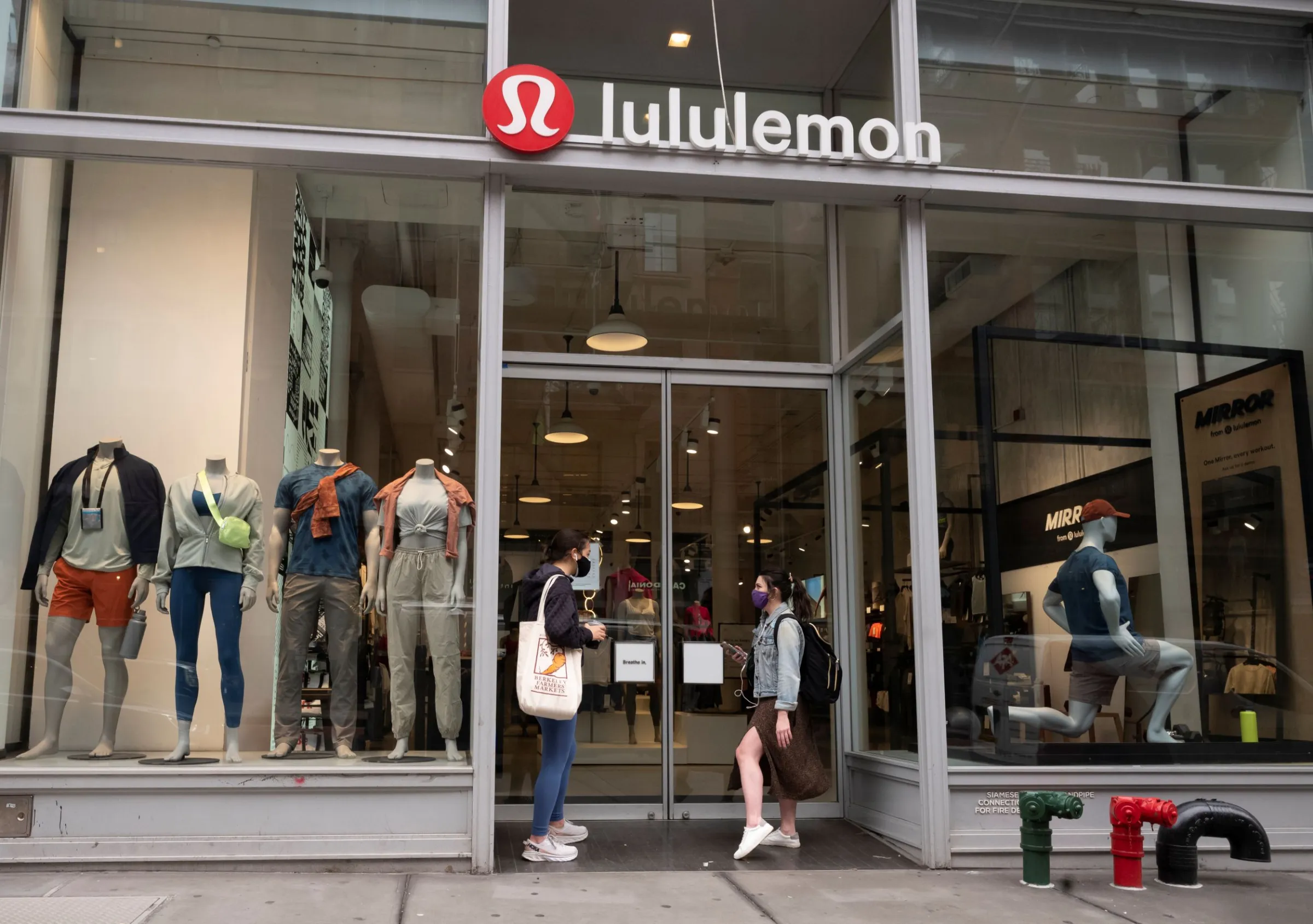 來自加拿大、高階運動服飾品牌Lululemon。（美聯社）