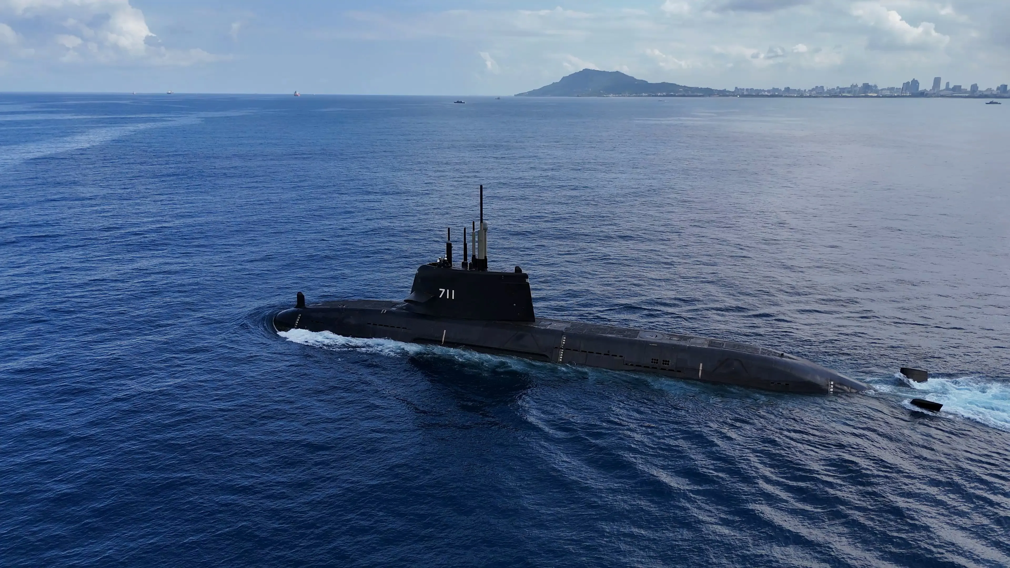 20250703-国造潜水艦「海鯤号」 今（3）日実施第3回海上試験。（台船提供）