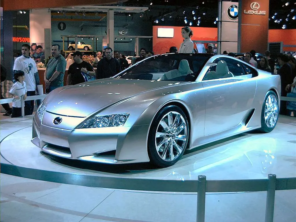 Lexus LF-A 前期公開的概念車樣式，用上了大量的鋁合金為車體結構，造型上也可看出後續量產車的雛型。(圖片來源：itoldya test1)