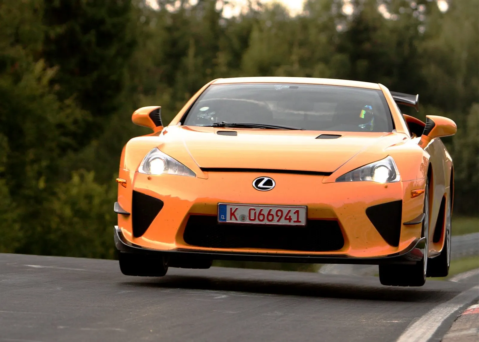 Lexus LFA Nürburgring Package 是專為紐柏林賽道而生的市售車。(圖片來源：Lexus UK Magazine )