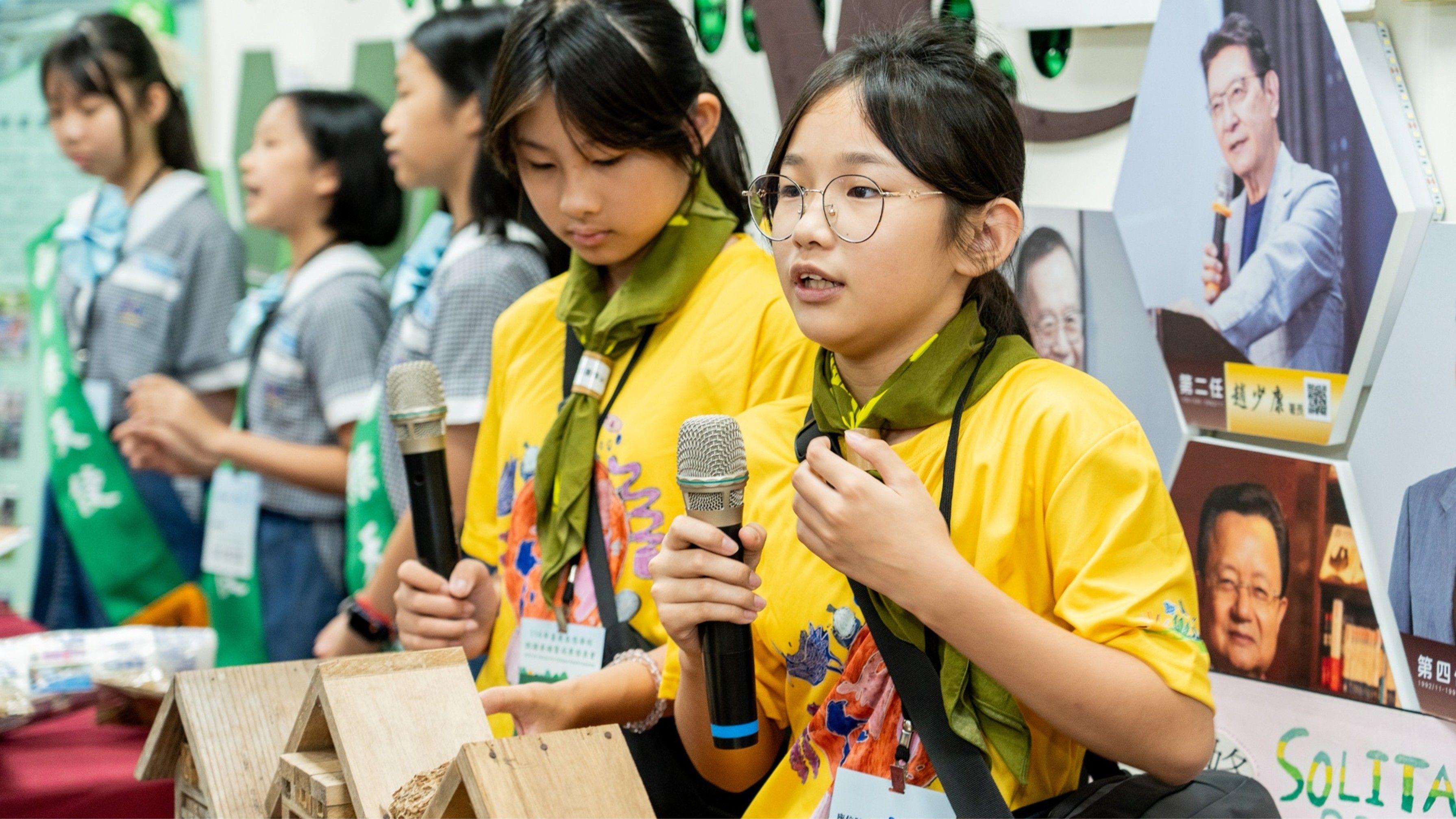 桃園市美華國小同學分享研究新發現的蜜蜂物種特徵。圖片來源：黑松教育基金會