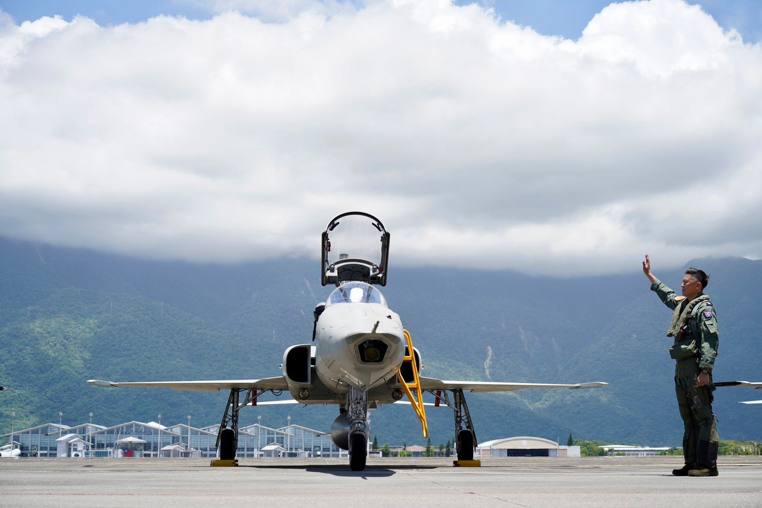 20250704-空軍4日為RF-5E偵察機舉行除役典禮，圖為五連隊政戰主任許俊榮上校。（張曜麟攝）