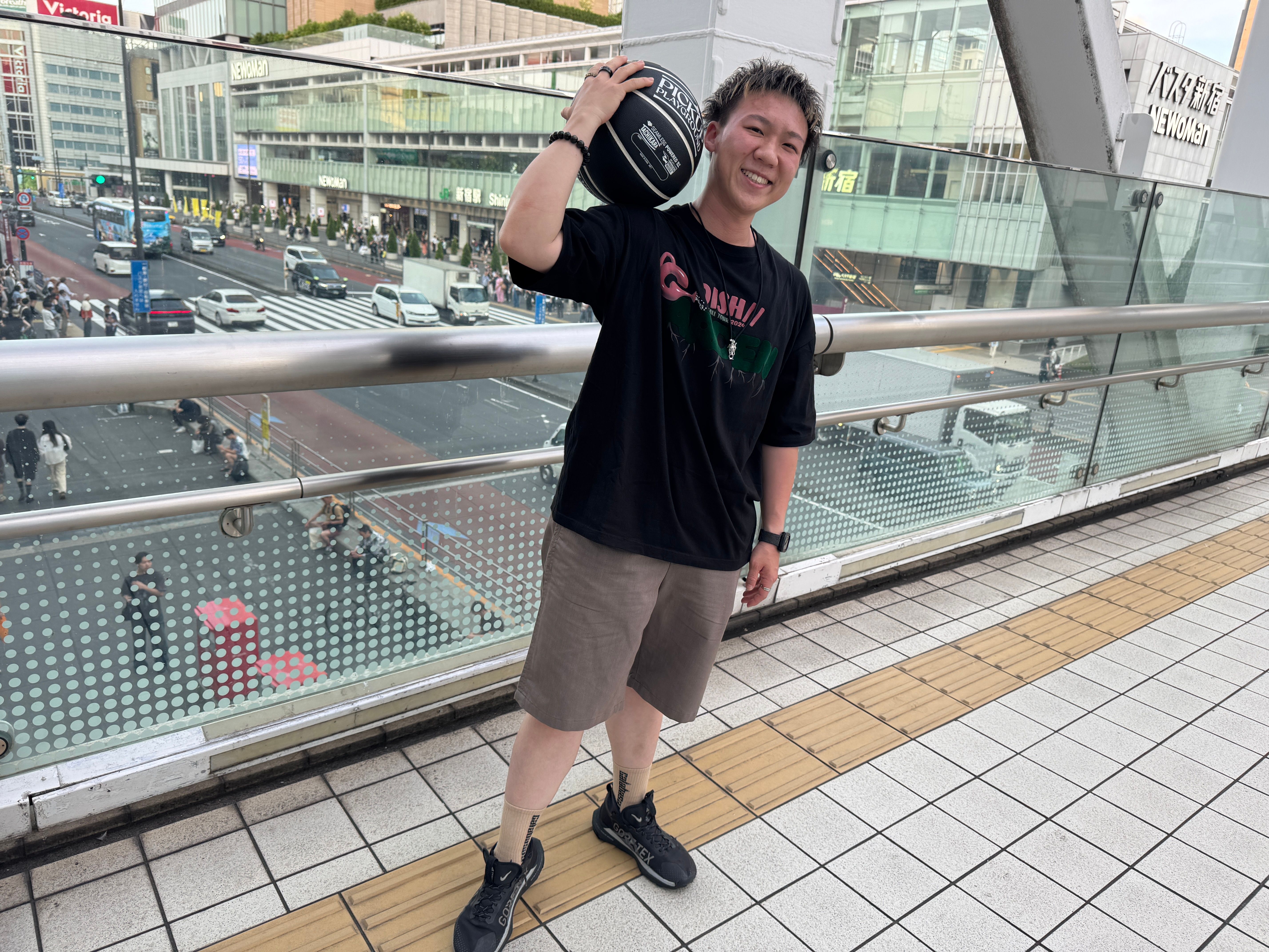 台湾出身のフリースタイルバスケットボールプレイヤー・彭永彣（ペン・ヨンウェン）氏は、東京リゾート＆スポーツ専門学校で幼児体育を学びながら、日本におけるフリースタイルバスケの環境を体験してきた。黃信維