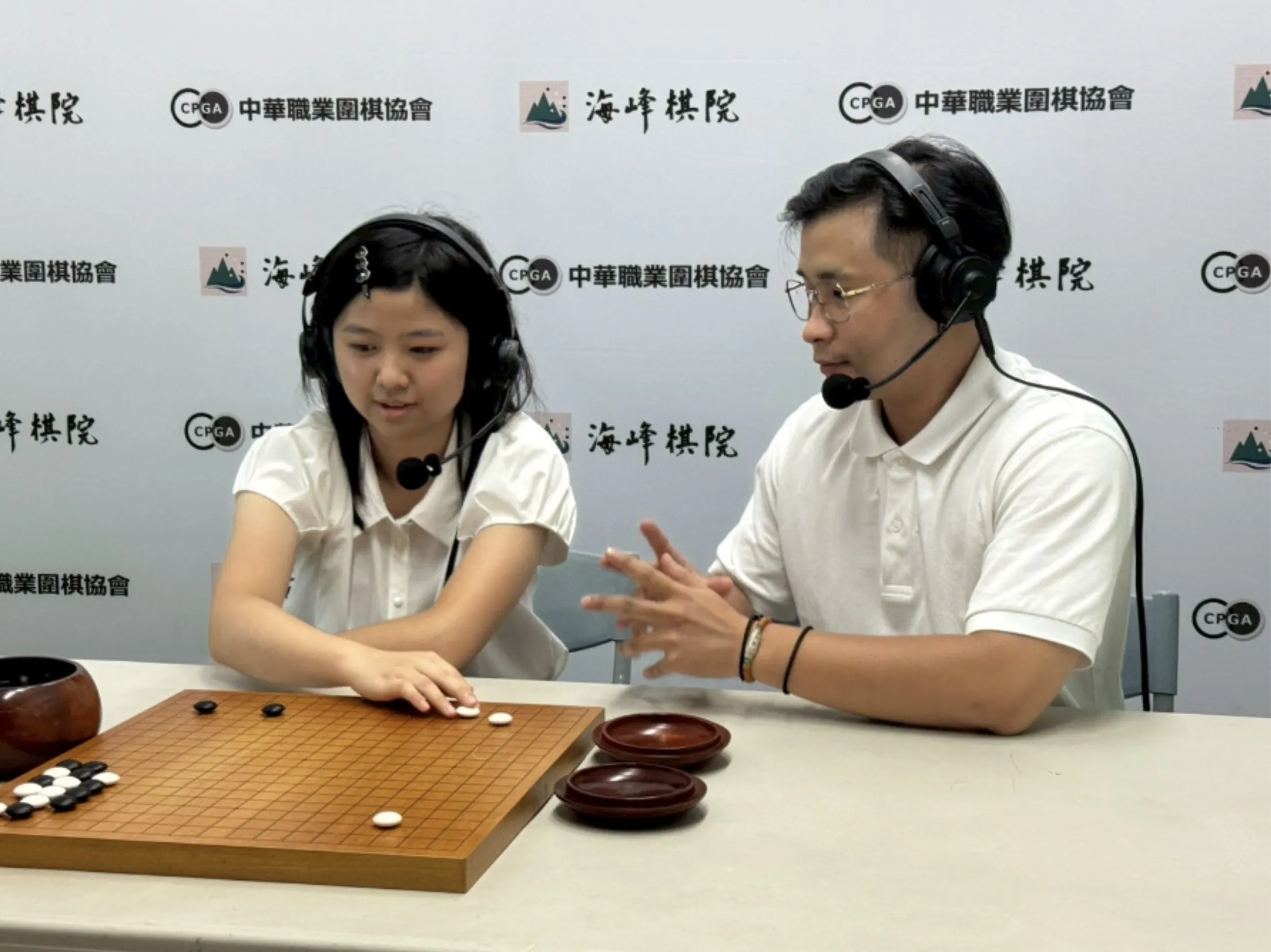 海峰棋院Youtube直播，林怡廷三段解說。（海峰棋院）