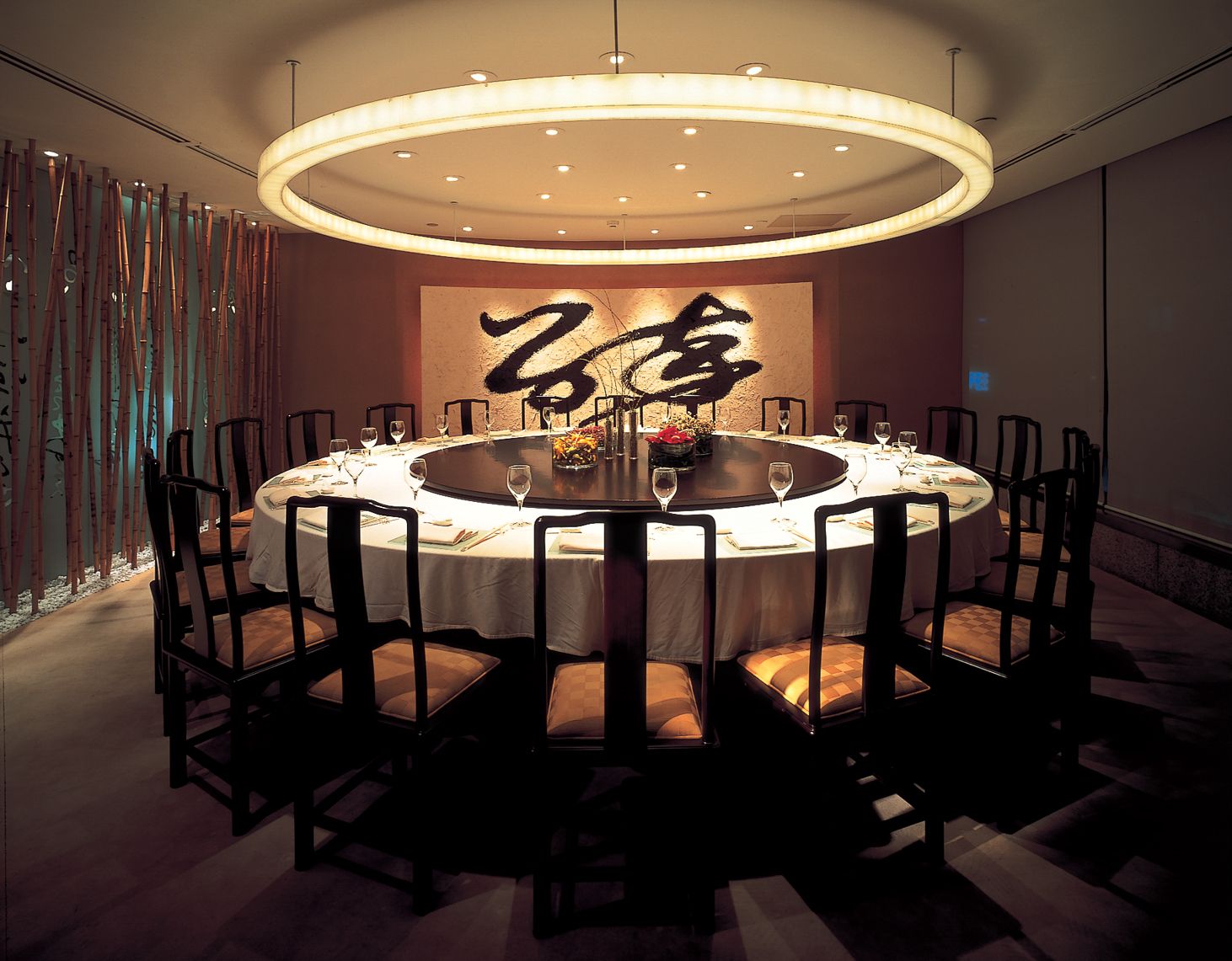圖說：晶華軒有著10間可舉辦6～50人宴會的包廂，殷勤的服務搭配上超然的品味，使其成為台北社交圈璀璨耀眼的宴飲場所。（圖/台北晶華提供 ）