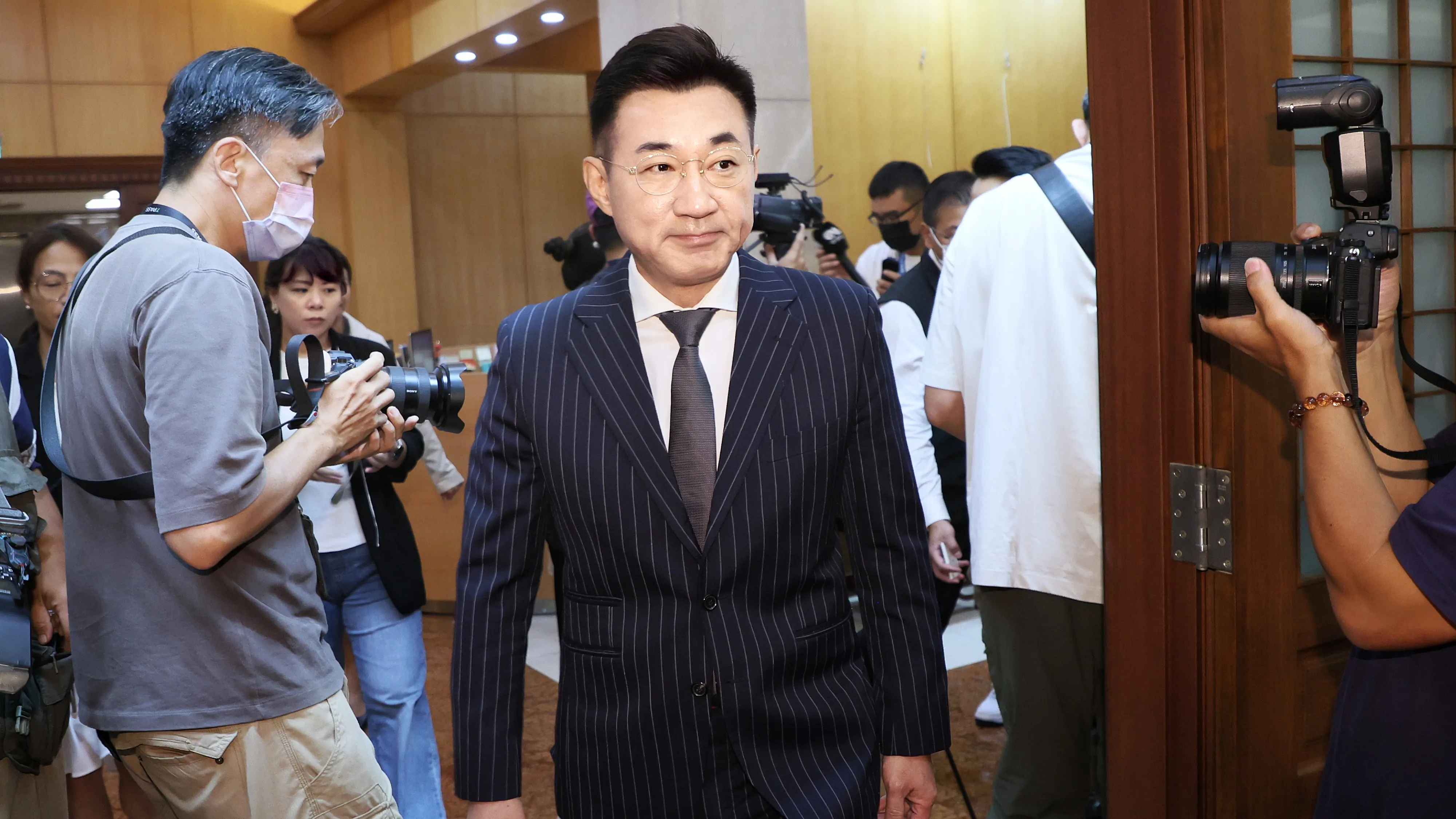 20250708-立法院副院長江啟臣（写真）8日、「ヨーロッパ重要価値パートナープログラム」（EVIP）国会幕僚メンバーを接見。（柯承惠撮影）