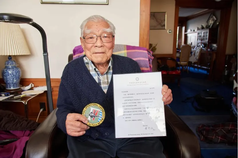 20250708-晚年居住舊金山的朱安琪，永遠不忘自己是志航大隊的一份子。（李博儒攝，許劍虹提供）
