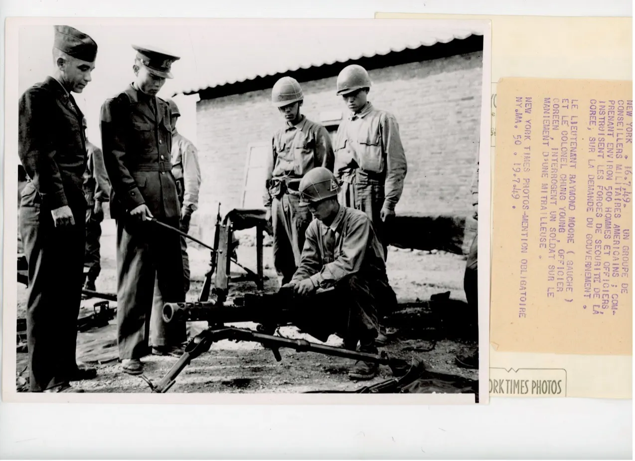 20250708-戰後重建的南朝鮮國防警備軍，開始接受美軍的訓練與裝備，成為東北亞最親美的武裝之一。（取自美國國家檔案館，許劍虹提供）