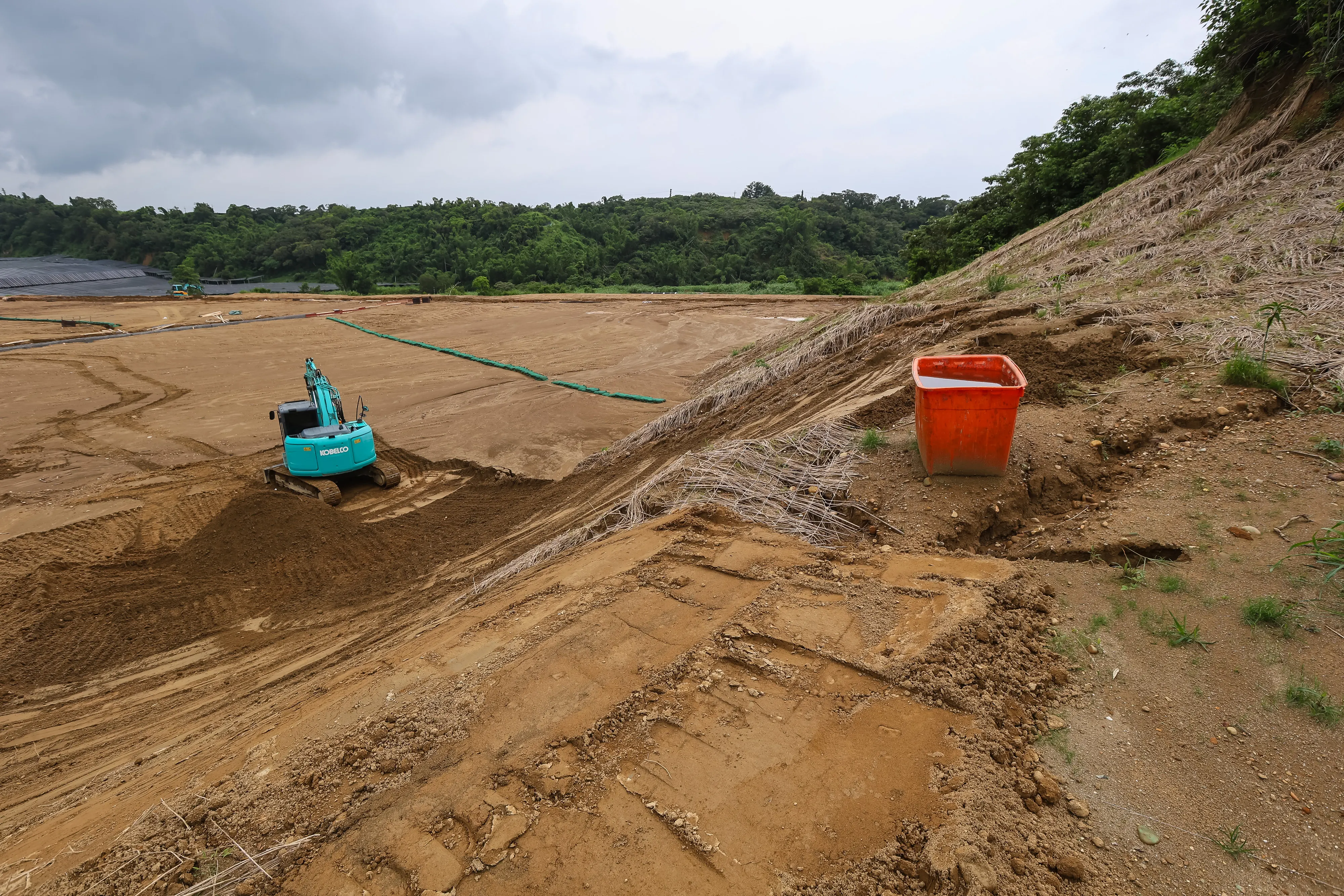 20250708-太陽光電專題，高雄大樹和山光電場。（顏麟宇攝）