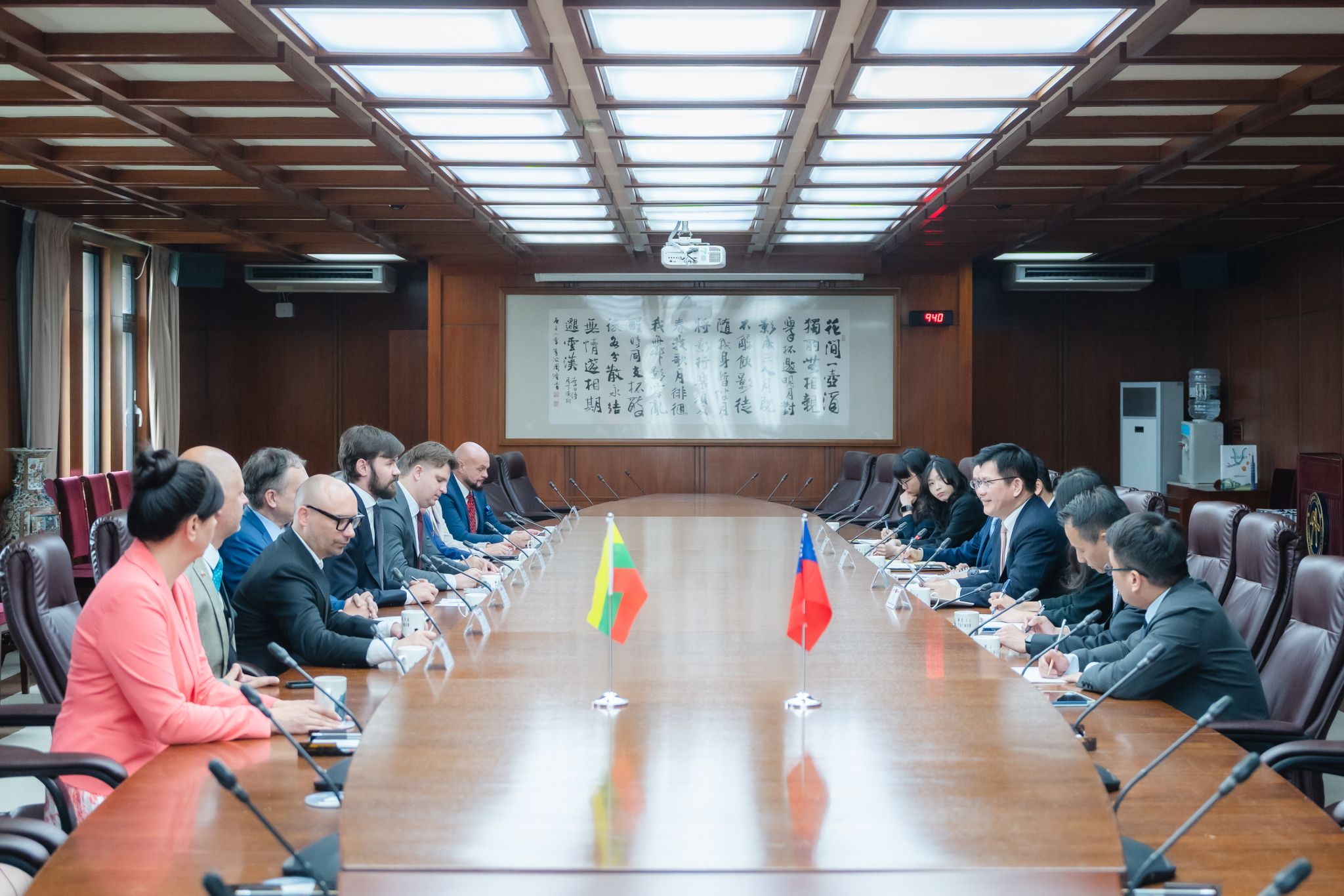 20250709-外交部長林家龍8日上午接見立陶宛國會友台小組主席巴諾瓦斯（Ruslanas Baranovas）等一行人。（取自林佳龍臉書）