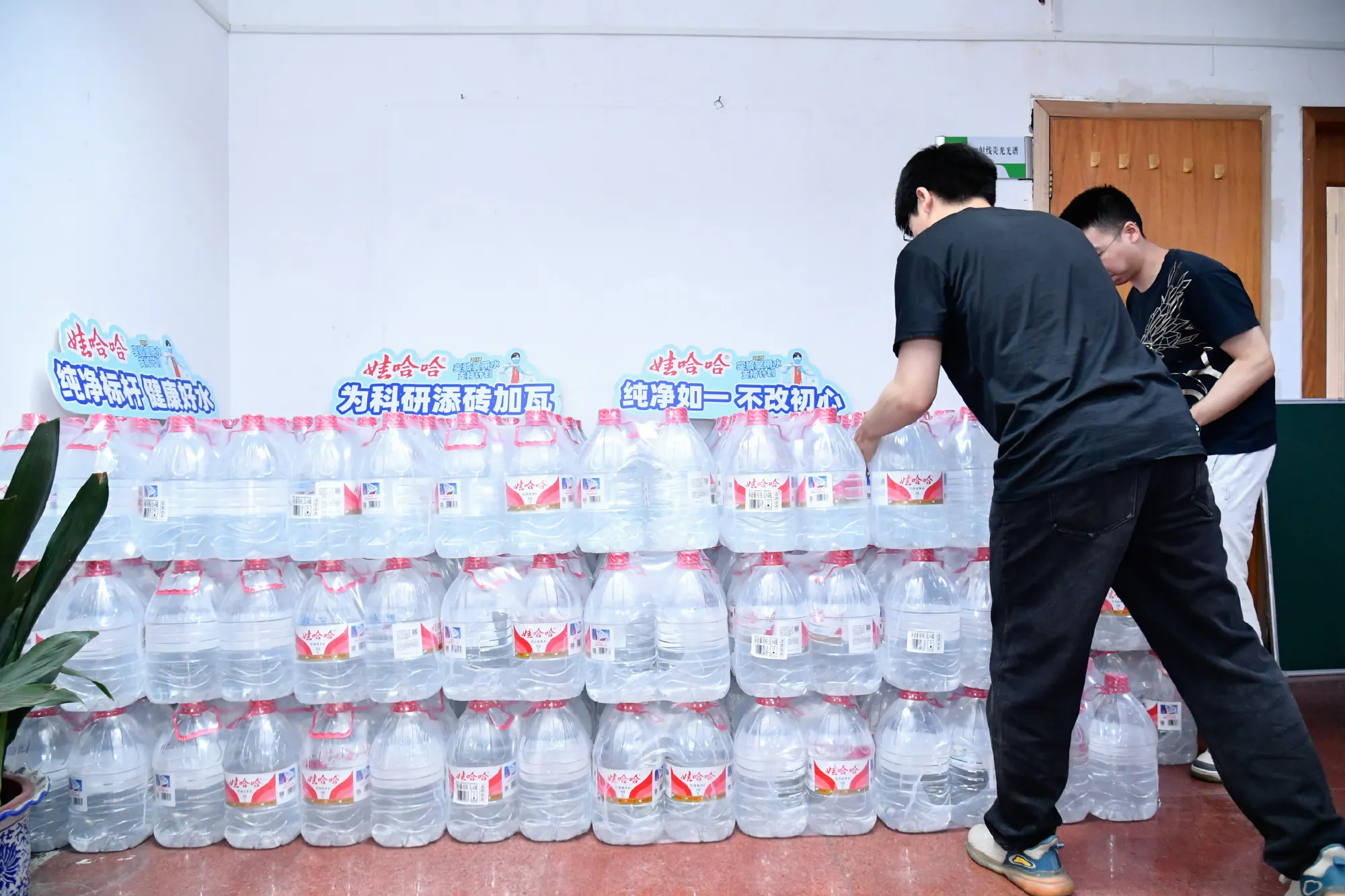 中國飲料大廠娃哈哈，最知名且熱銷商品就是瓶裝礦泉水。（翻攝自娃哈哈微博）