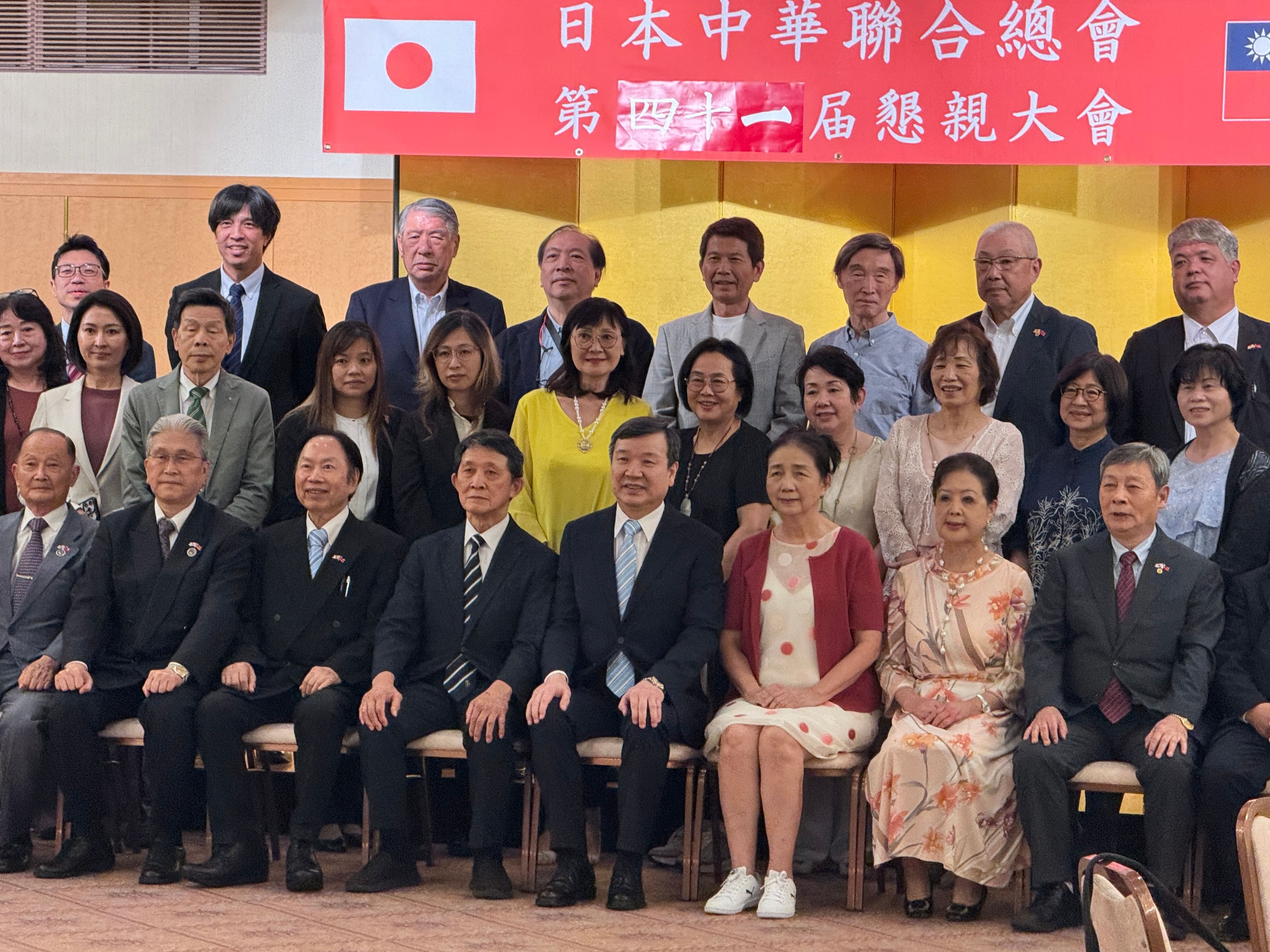 日本中華聯合総会は7月12日、東京都内のホテルで第41期会長交代式ならびに懇親会を開催し、羅鴻健氏が全会一致で再任された。黃信維