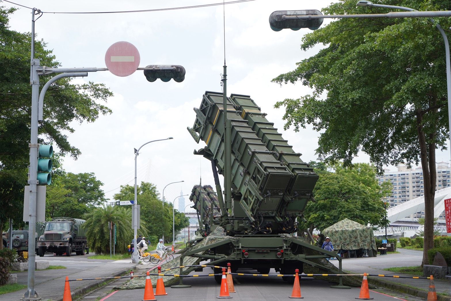 空軍愛國者飛彈連進駐新店地區、美方人員了解概況。（張曜麟攝）