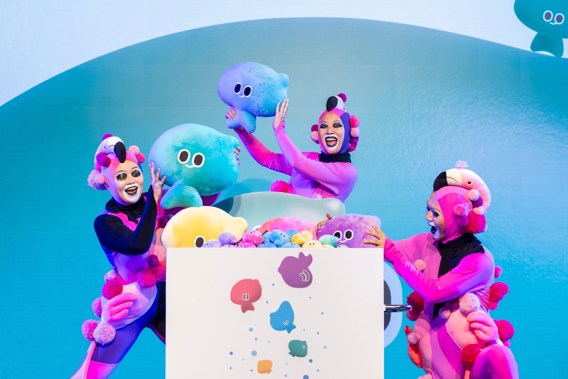 「We TAIWAN」參演團隊野孩子肢體劇場以默劇演出《a-We是大家的好朋友》，帶領大家與充滿活力與韌性的a-We相識、互動。