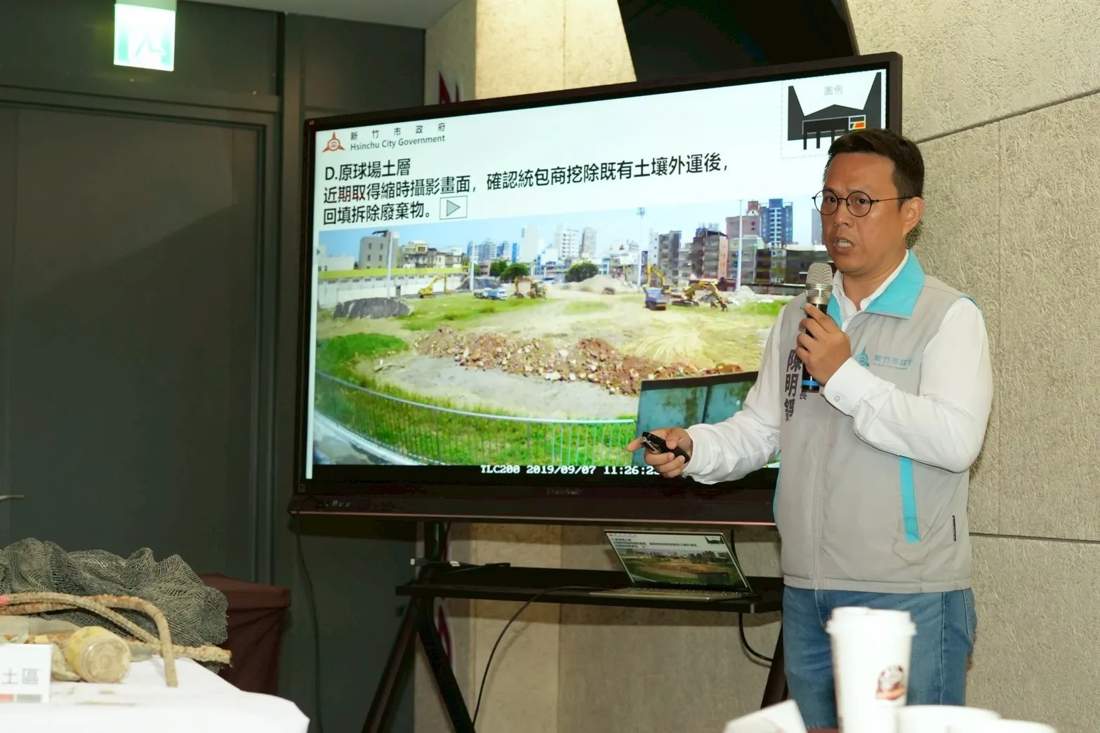 20250714-民眾黨立法院黨團赴新竹考察新竹棒球場。（民眾黨提供）