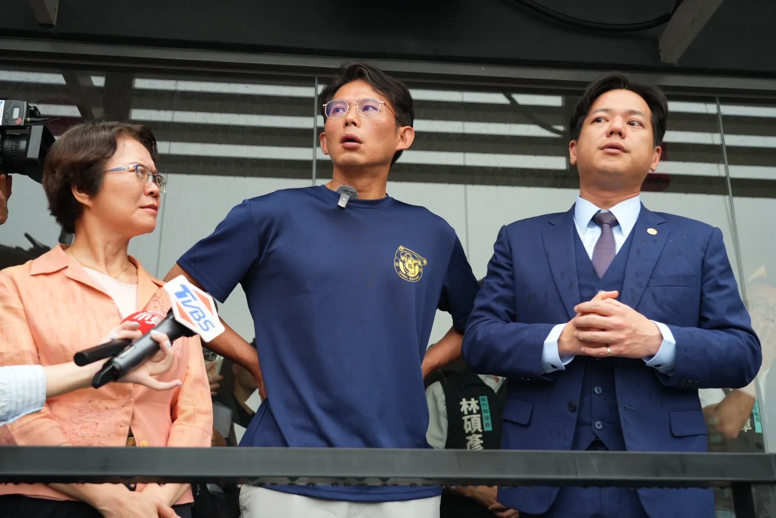 20250714-民眾黨立法院黨團赴新竹考察新竹棒球場。（民眾黨提供）