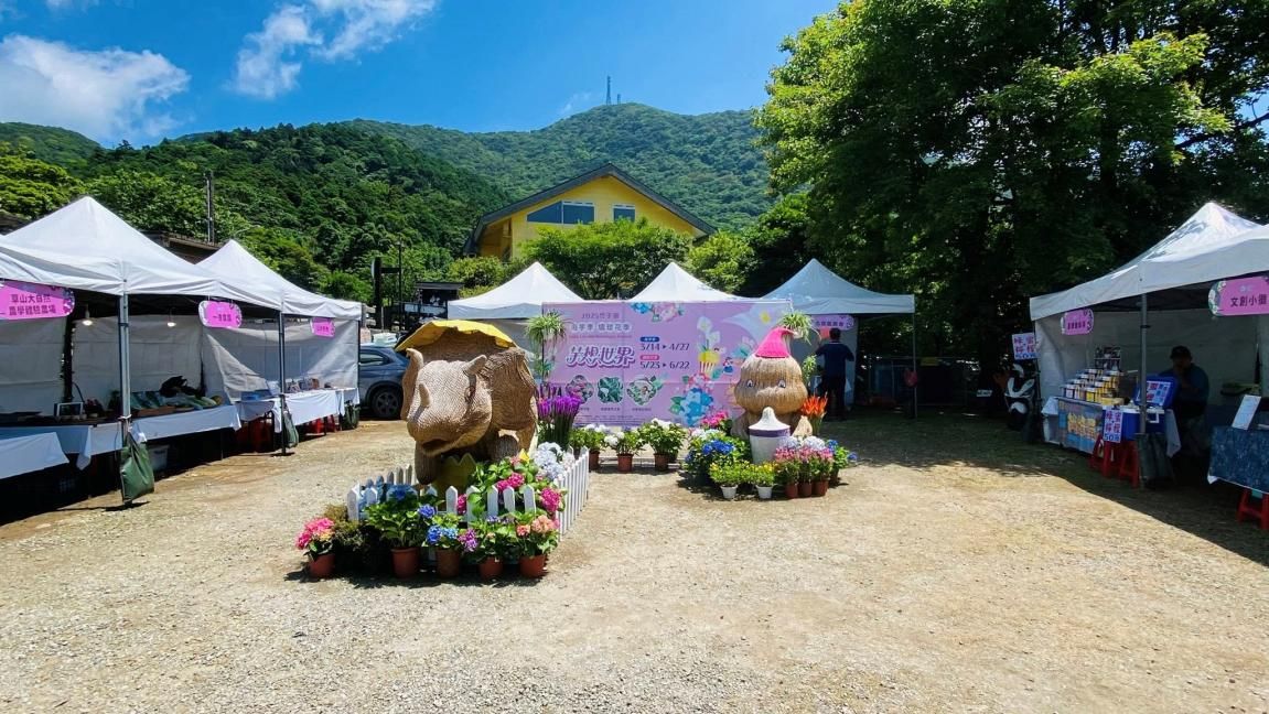 巴島柑嬤店不僅有創意裝置藝術，還有創意市集可以遊玩。