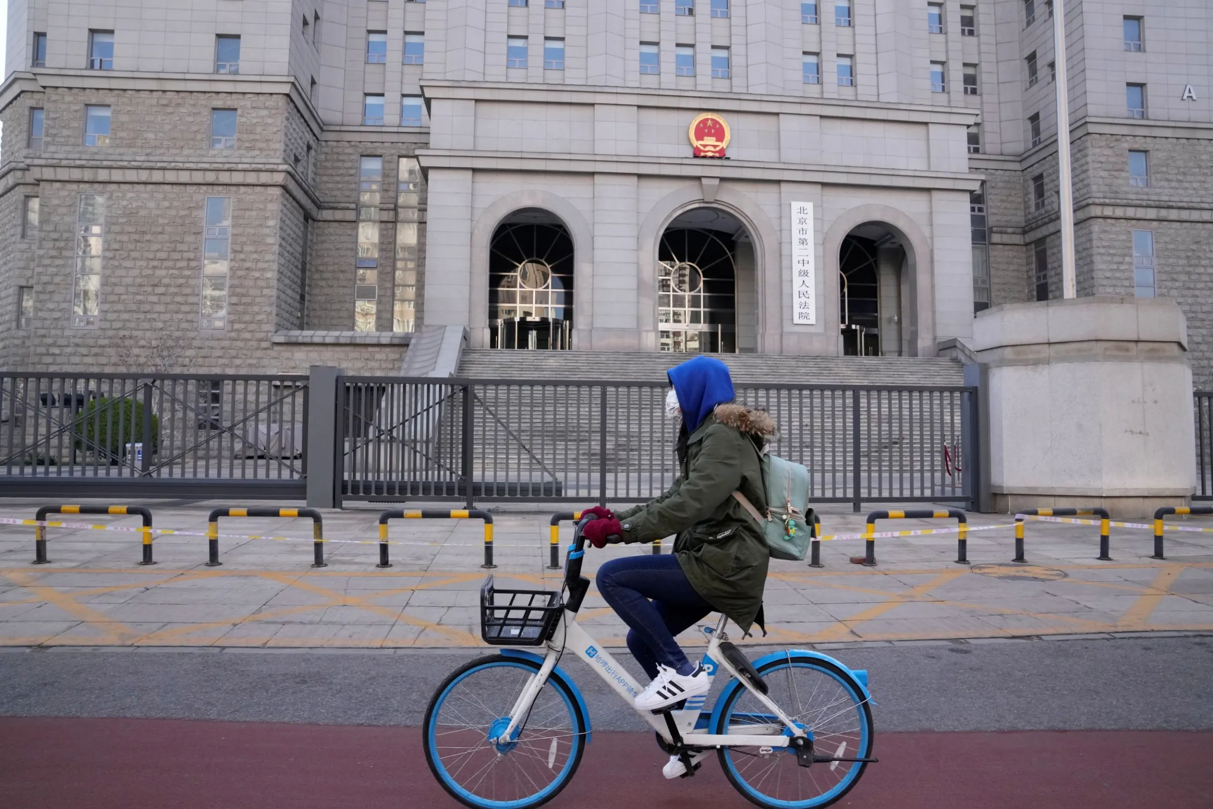 中國北京市第二中級人民法院外。（美聯社）