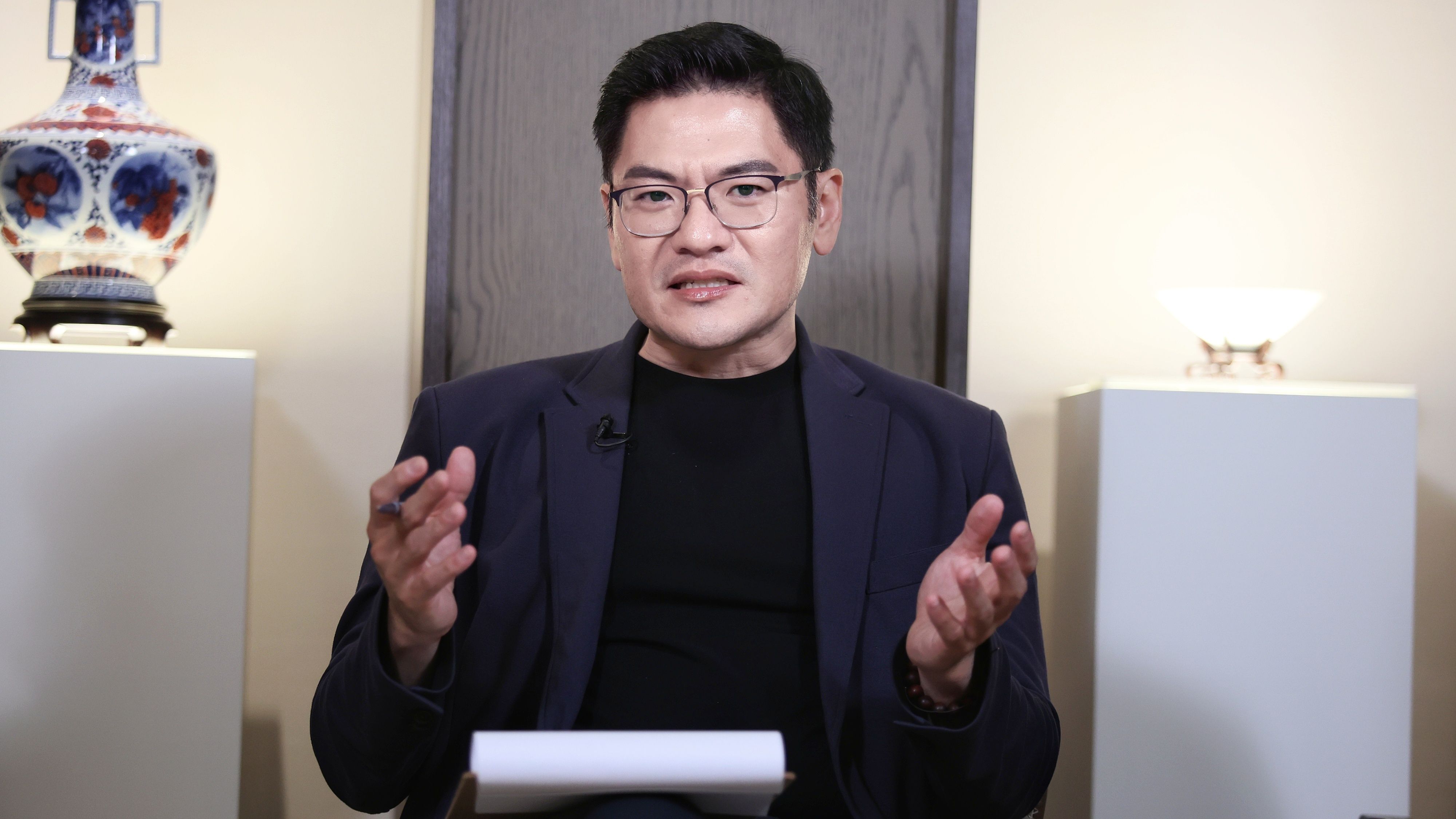 20250716-風傳媒《下班國際線》節目16日由主持人路怡珍、美國德州山姆休士頓州立大學副教授翁履中（見圖）、風傳媒兩岸中心副主任杜宗熹對談。（柯承惠攝）