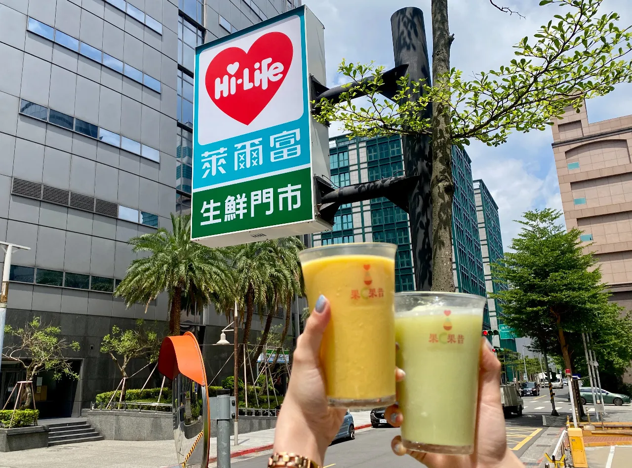 果C果昔又推出夏日口味「檸芭檸檸」、「芒夠了嗎」限定開喝。(圖片提供：萊爾富)