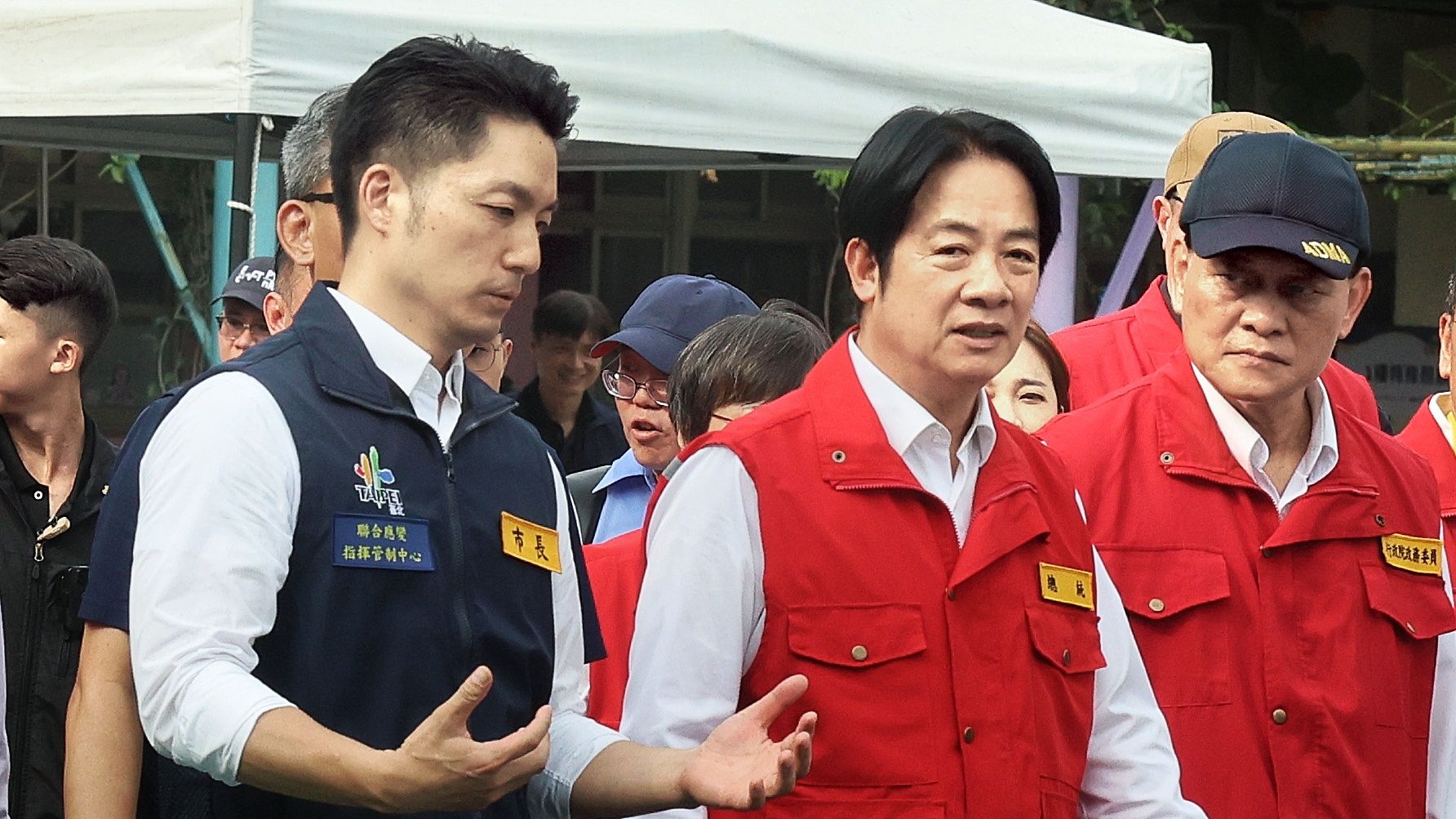 20250717-總統賴清德（中）、 台北市長蔣萬安（左）17 日出席「臺北市2025城鎮韌性演習」。（柯承惠攝）20250717-總統賴清德（中）、 台北市長蔣萬安（左）17 日出席「臺北市2025城鎮韌性演習」。（柯承惠攝）