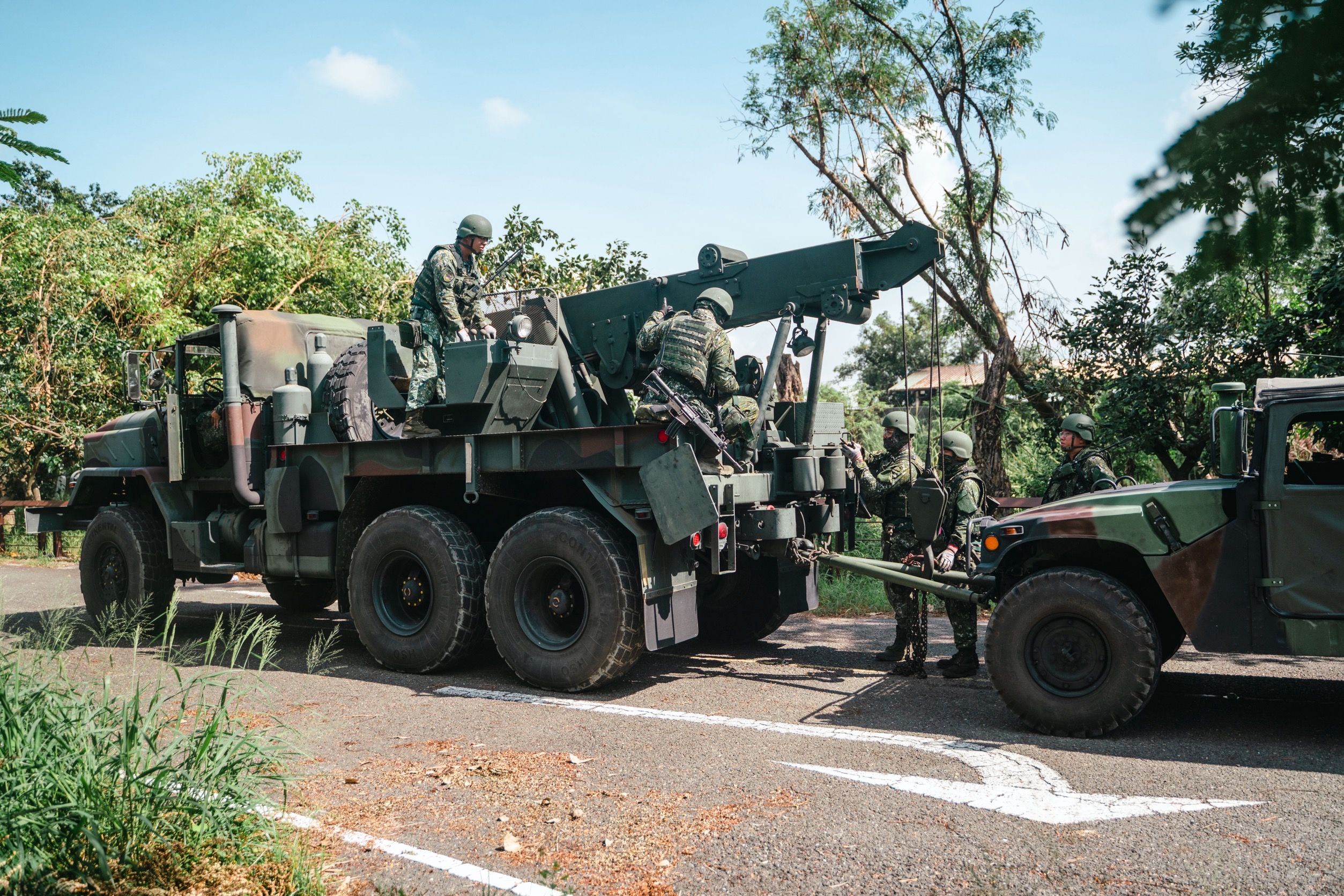 20250717-漢光41號演習今（17）日邁入第9天，進入持久作戰階段，陸軍第四地區支援指揮部今日進行戰場搶修作業。（第四作戰區提供）