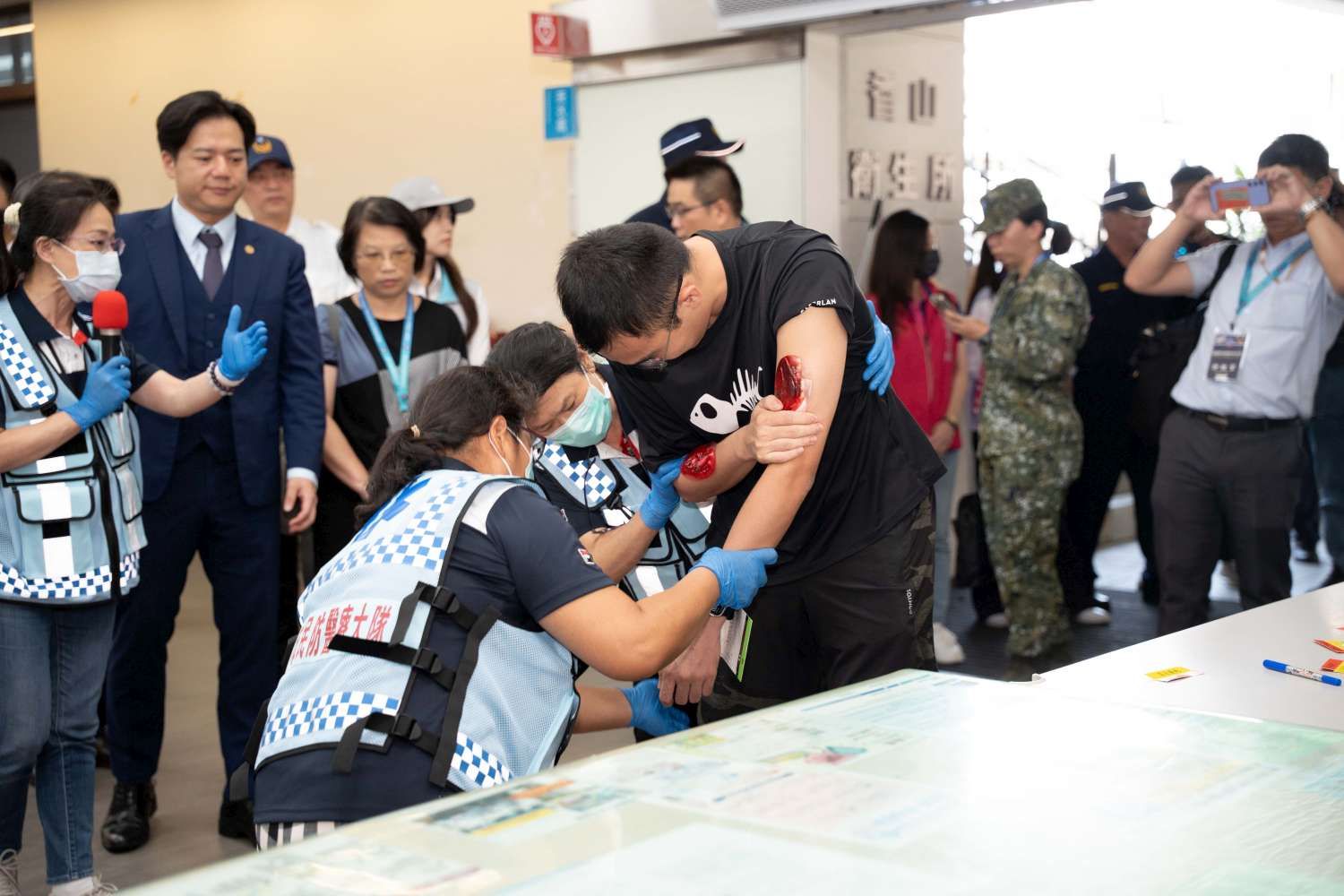 「急救站開設」選定竹市香山衛生所，現場模擬救助傷患情形。（圖／新竹市政府提供）
