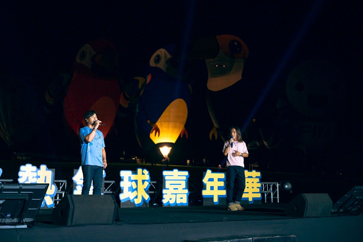 榮獲金曲「最佳演唱組合獎」的鐵肺天團——動力火車，在熱氣球嘉年華熱情開唱。