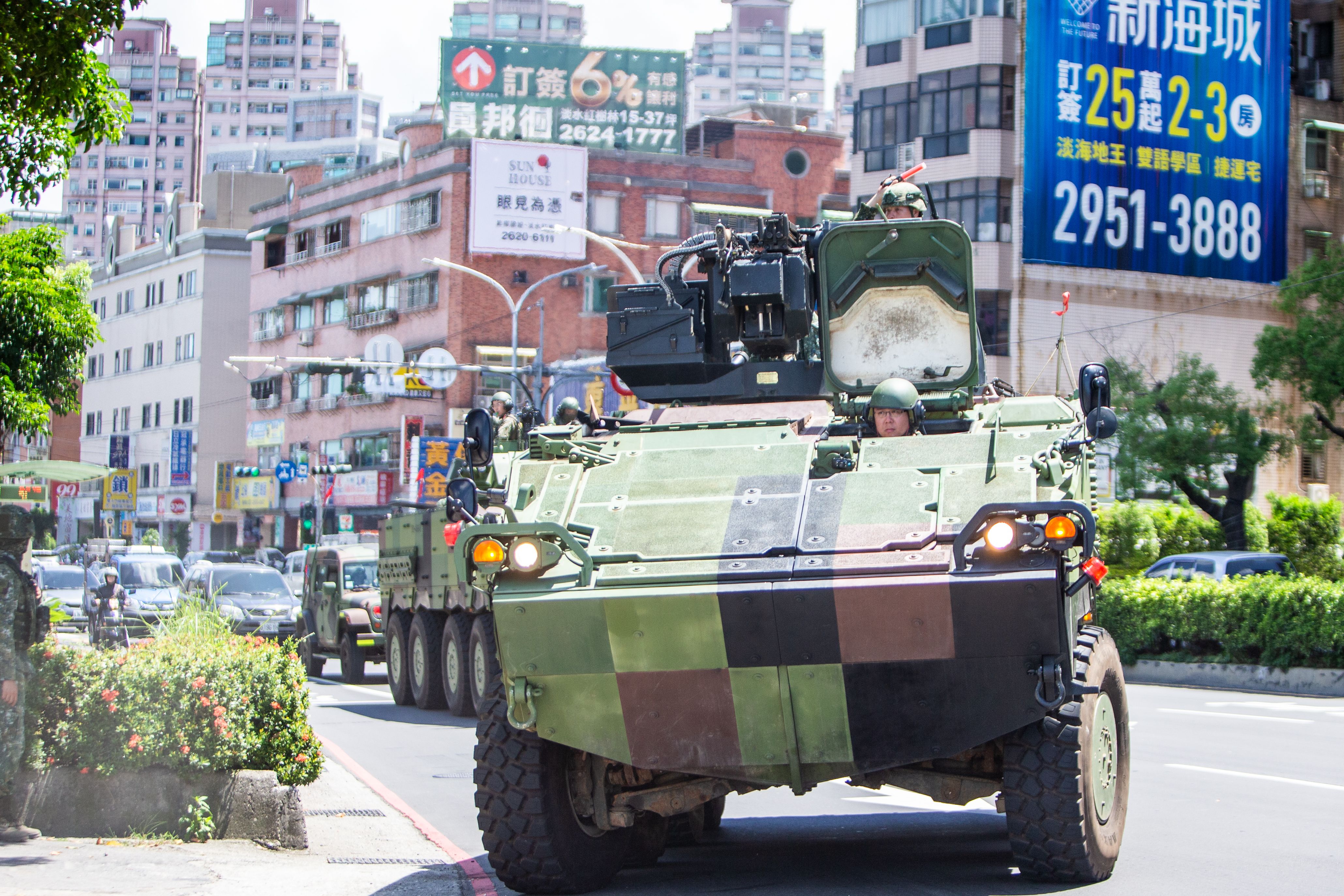 20250718-第三作戰區部隊18日在新北地區進行縱深防禦作戰逐次抵抗演練。（第三作戰區提供）