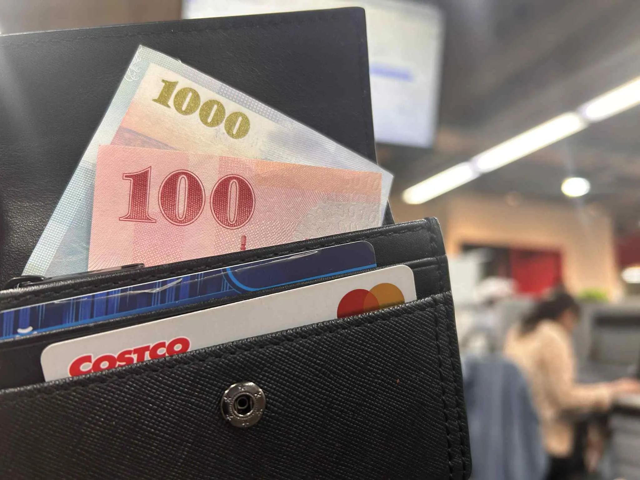 現金、鈔票、新鈔（資料照／梁溶珈攝）