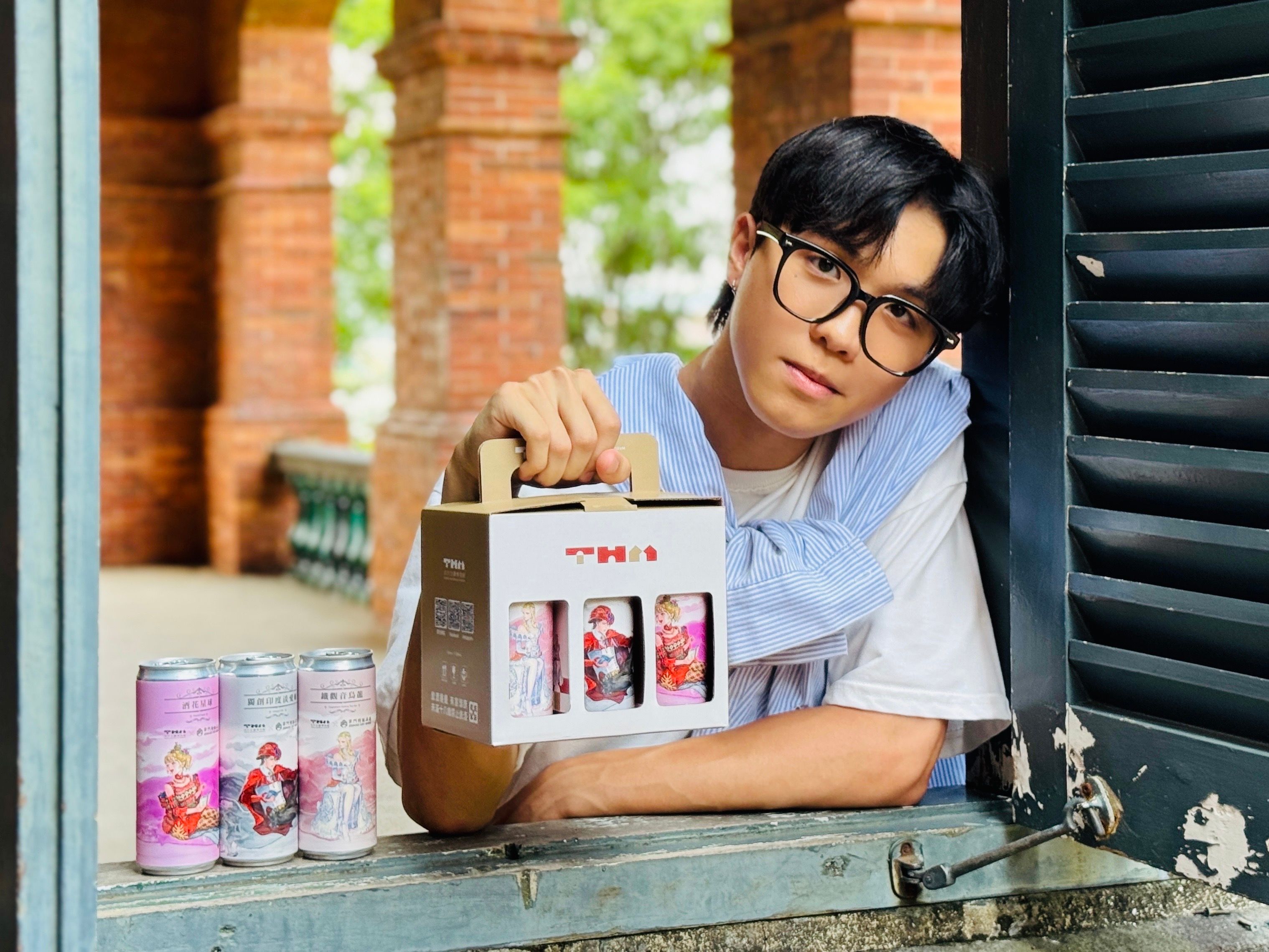 淡水古蹟博物館與新北在地酒商「掌門精釀啤酒」、人氣繪師蚩尤聯名推出三款精釀啤酒。(圖/新北市立淡水古蹟博物館)