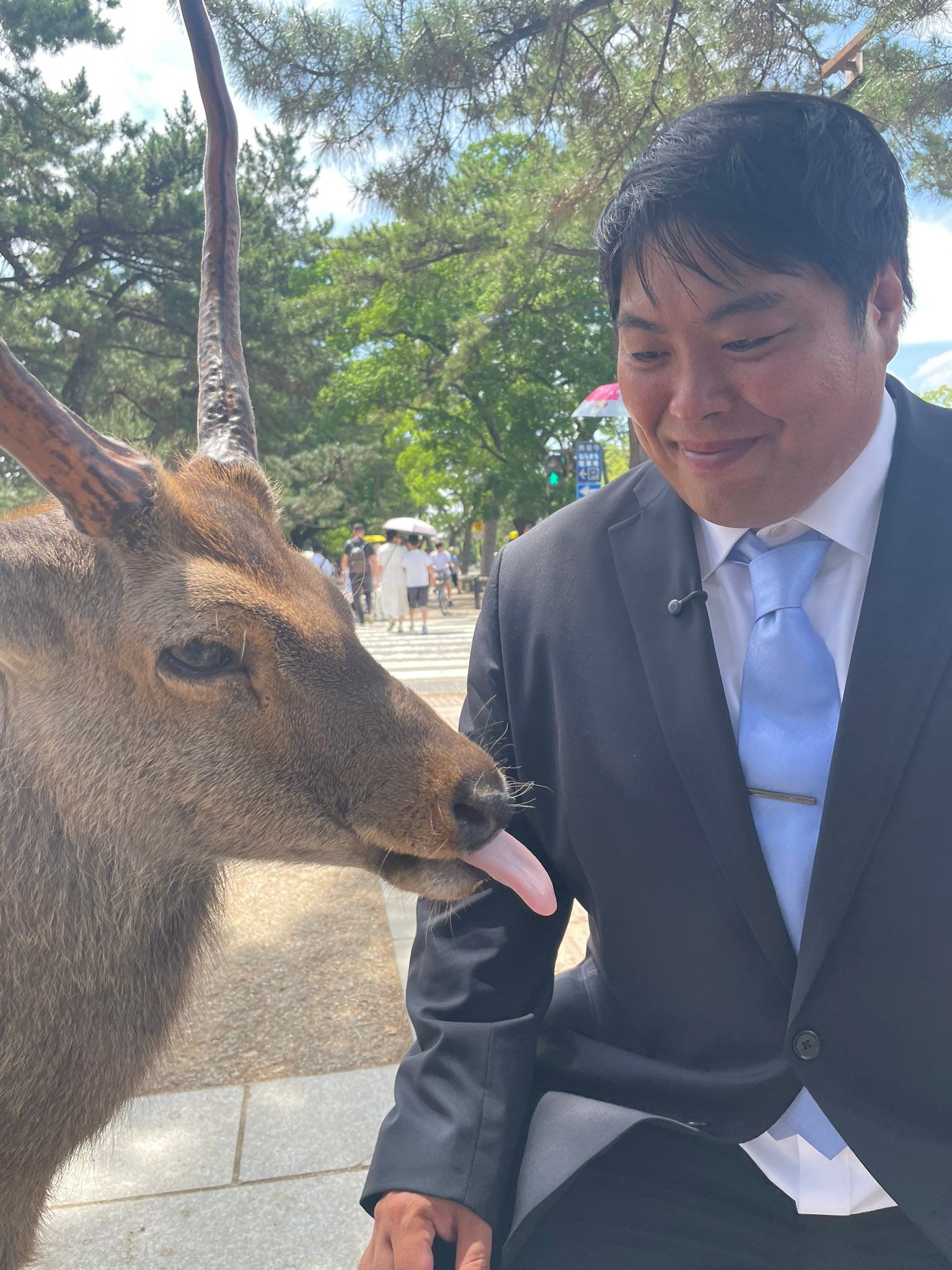 自稱「擾民系」（迷惑系）YouTuber的原田將大，曾因梅花鹿和中國遊客槓上，如今卻當選奈良市議員。（翻攝自原田粉專）