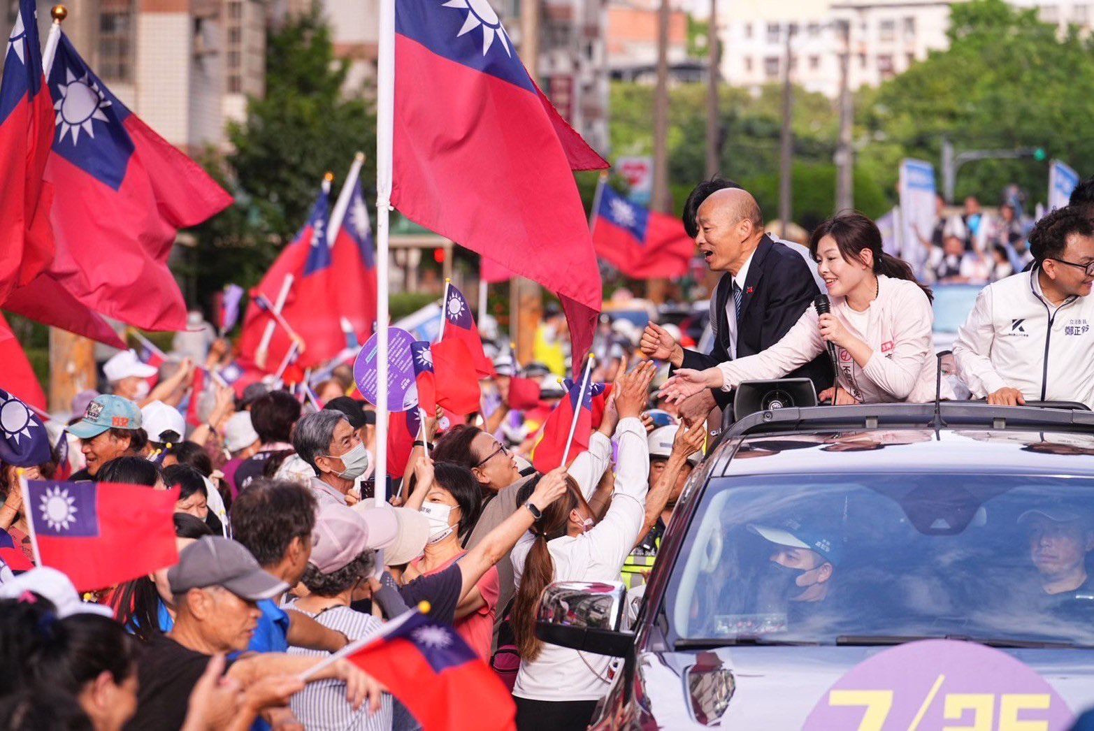 反罷免車隊行經市區多條主要路段，沿線支持者揮舞旗幟，加油聲不絕於耳。（圖／新竹保安隊提供）