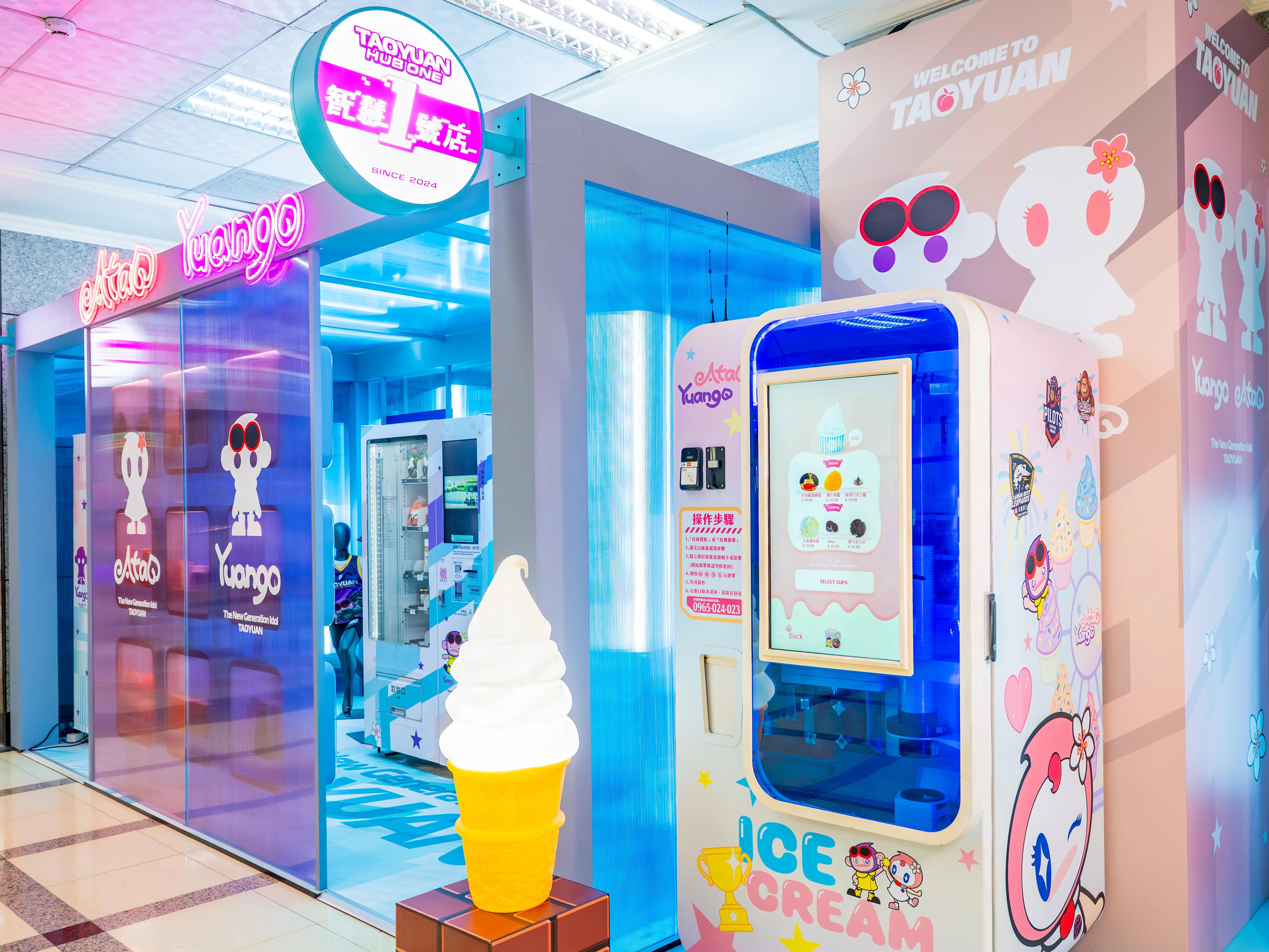 圖說: 智慧1號店聚集各式桃園特色商品與文創紀念品，打造一站式消費與體驗空間，歡迎民眾前來挖寶（圖/桃園市政府提供）