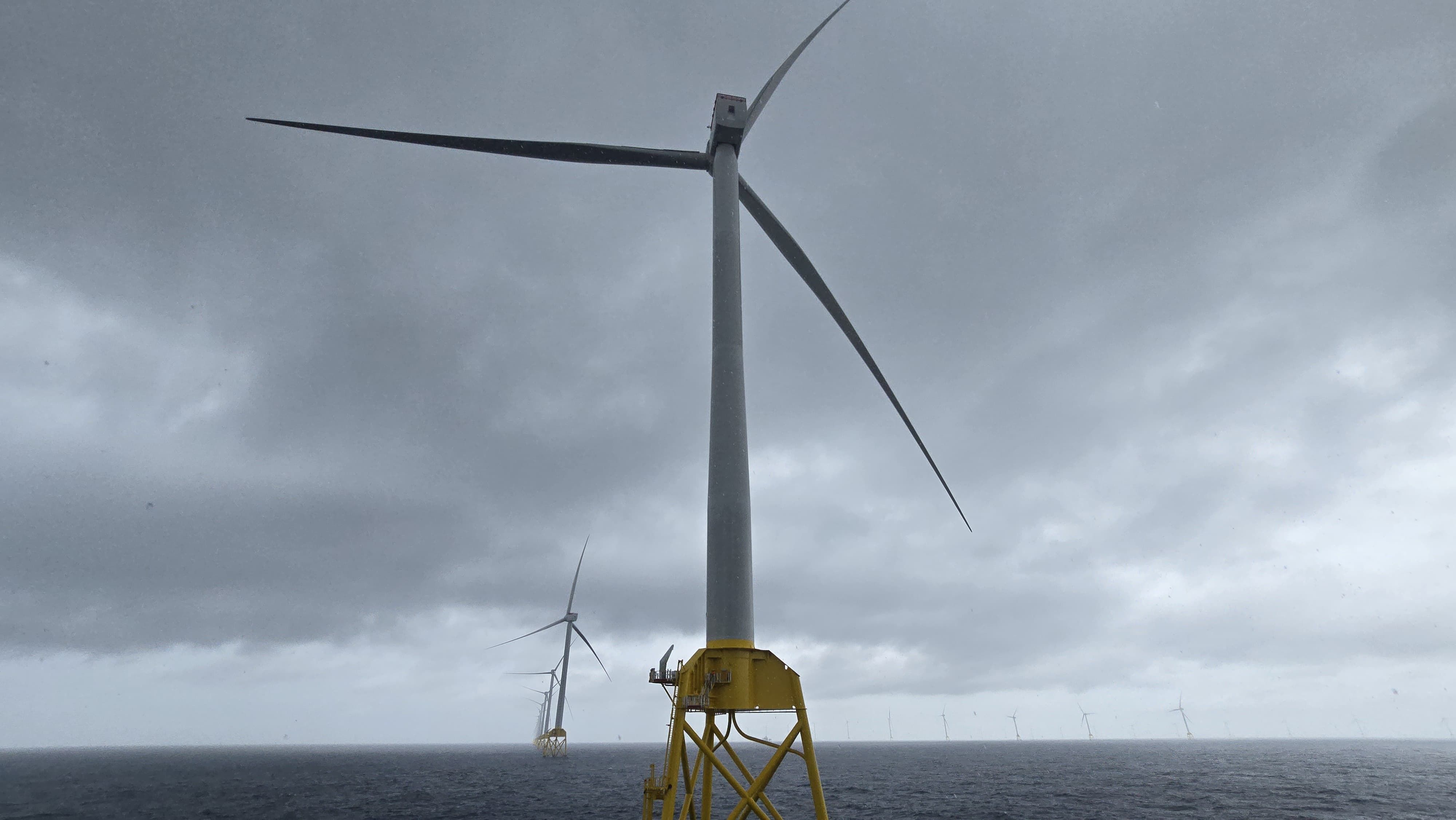 沃旭能源大彰化西南二階及西北風場發出首度電。（沃旭能源提供）