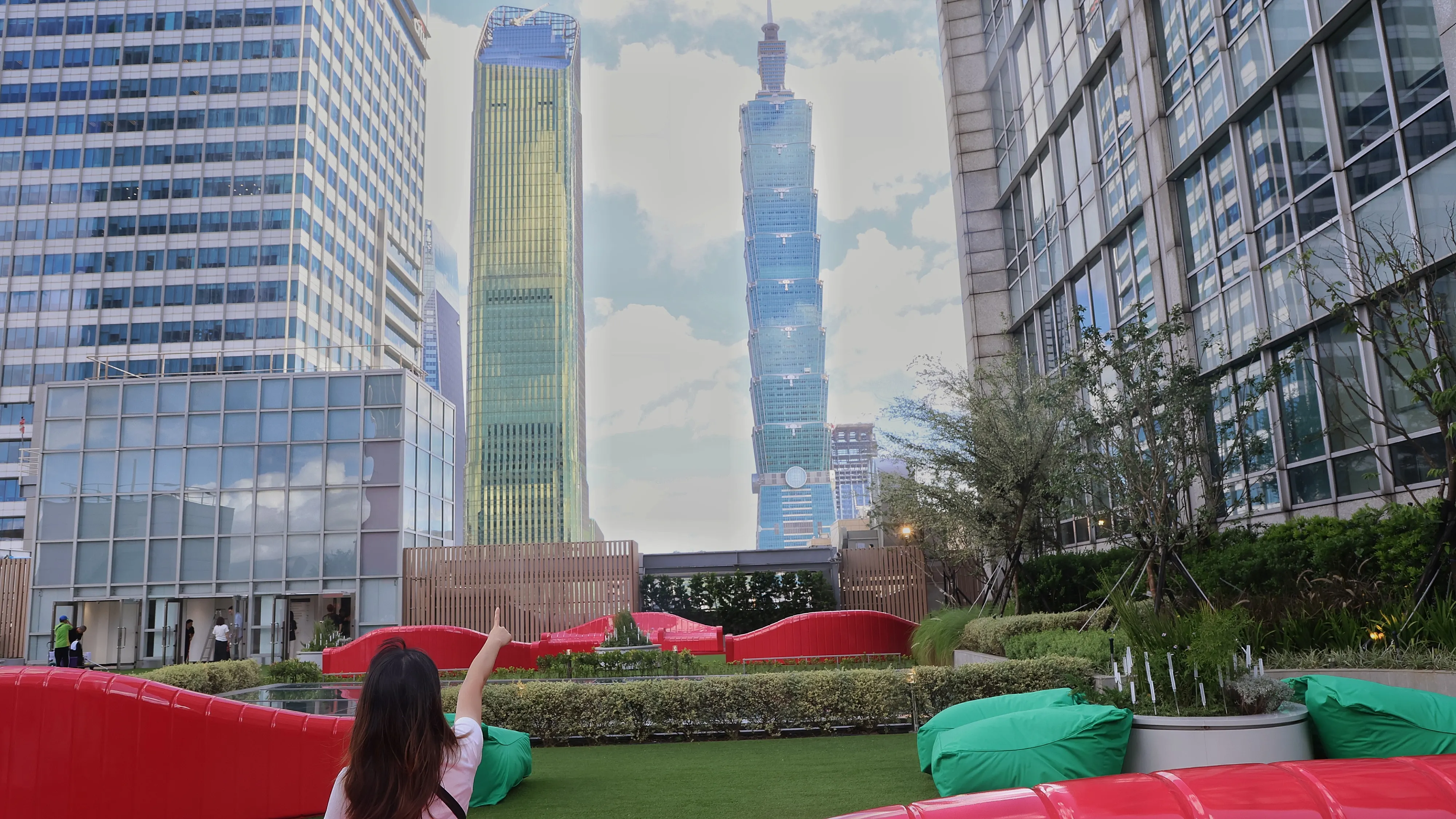 7樓戶外區可以遠眺101。（柯承惠攝）