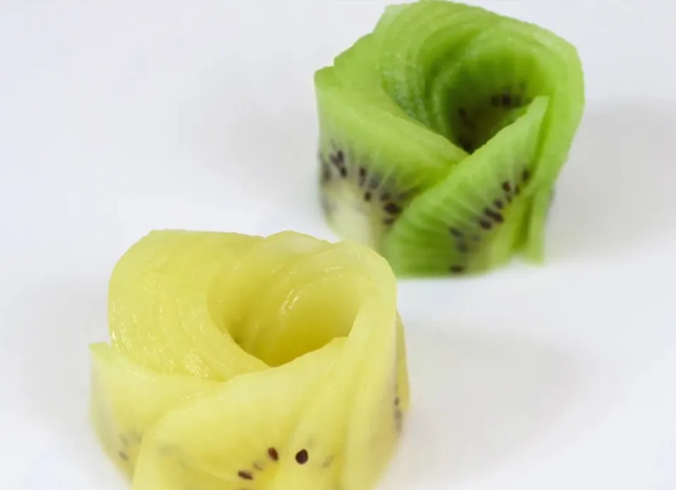 奇異果玫瑰花形切法。(圖/翻攝自zespri影片)