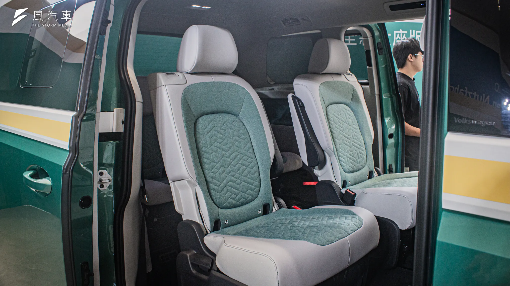 本次重點更新的第二排座位，增加了可調角度的扶手設計並且為獨立式座位，讓乘客區空間更為舒適。