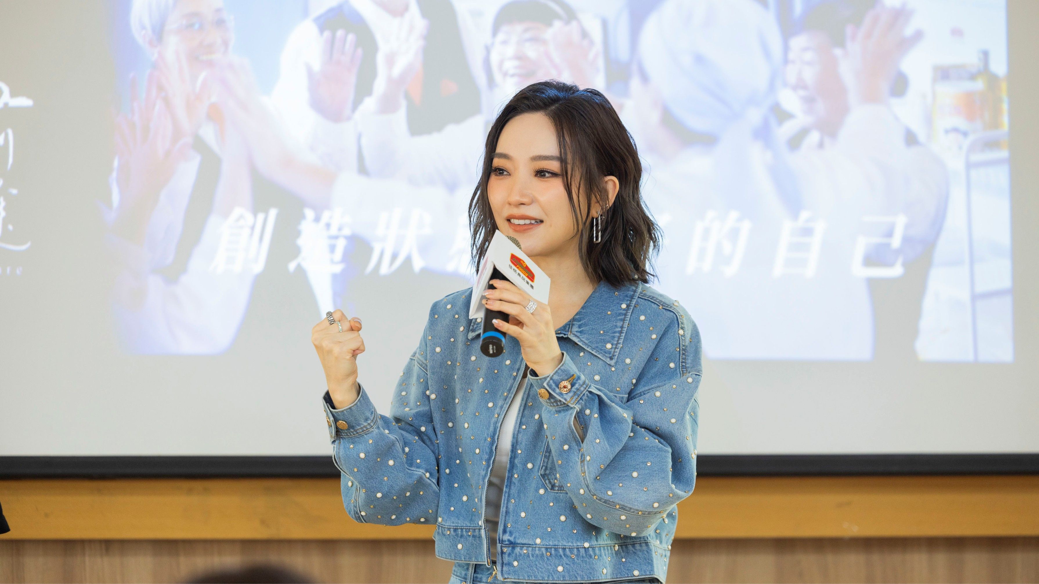 閻奕格也鼓勵長輩們多走出家門、勇敢追尋自己的「前途」，完成那些年輕時來不及實現的夢想。