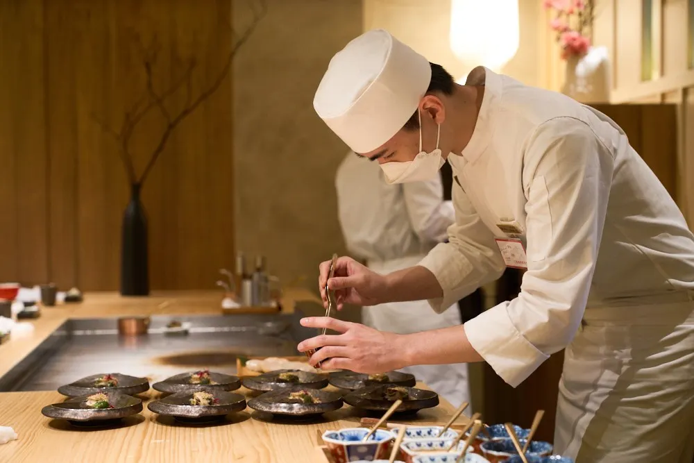 阪前鐵板燒。（圖／取自阪前鉄板焼き 臉書）