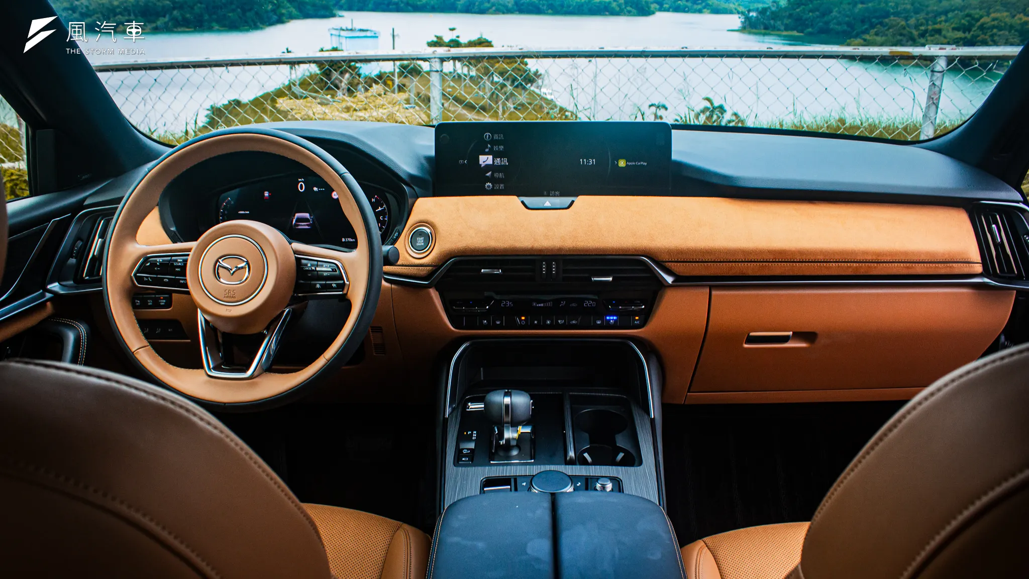 Mazda CX-60 在 33T 車型統一配有雙色內裝，嫌不耐髒都只是藉口，真要讓我選我肯定也選雙色。