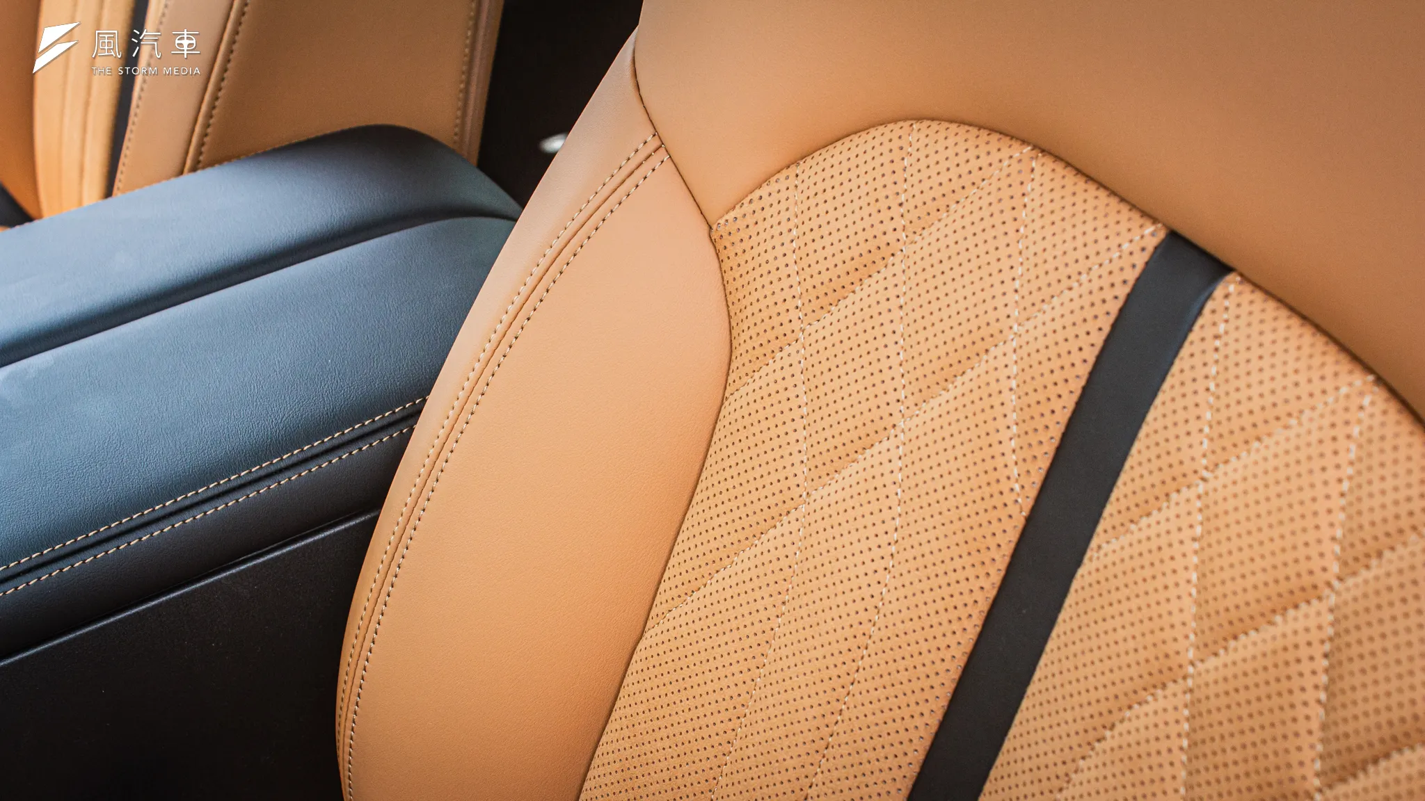  25S Exclusive 以上車型皆配有三段導流式通風座椅，外雙前座 10 向電動調整座椅也是 25S Exclusive 以上車型的標配。