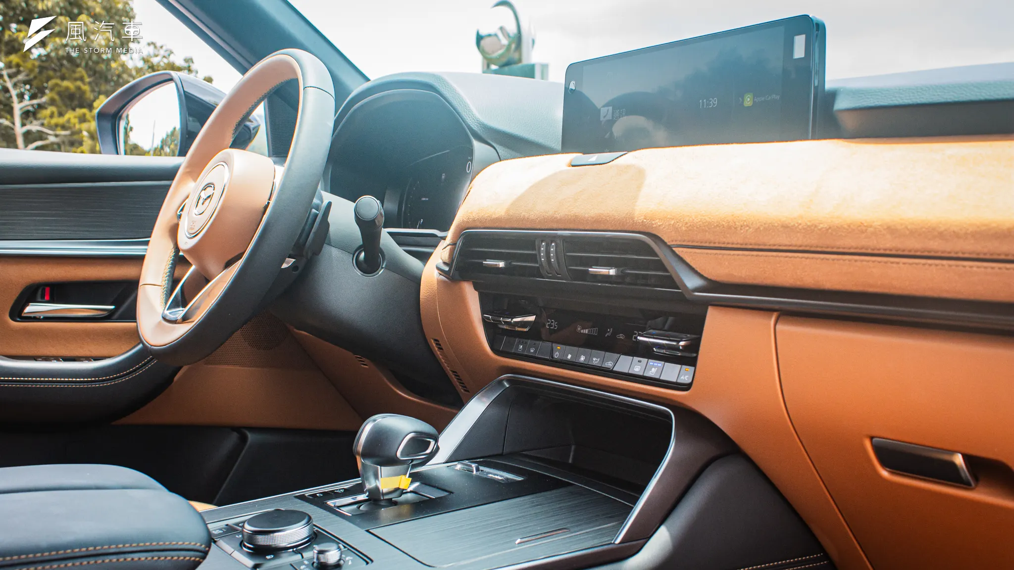 列為本次改款重點的 NVH 車室靜謐工程，將中控台的吸音棉做了密度上的升級，後輪拱處的包護面積也大幅增加。