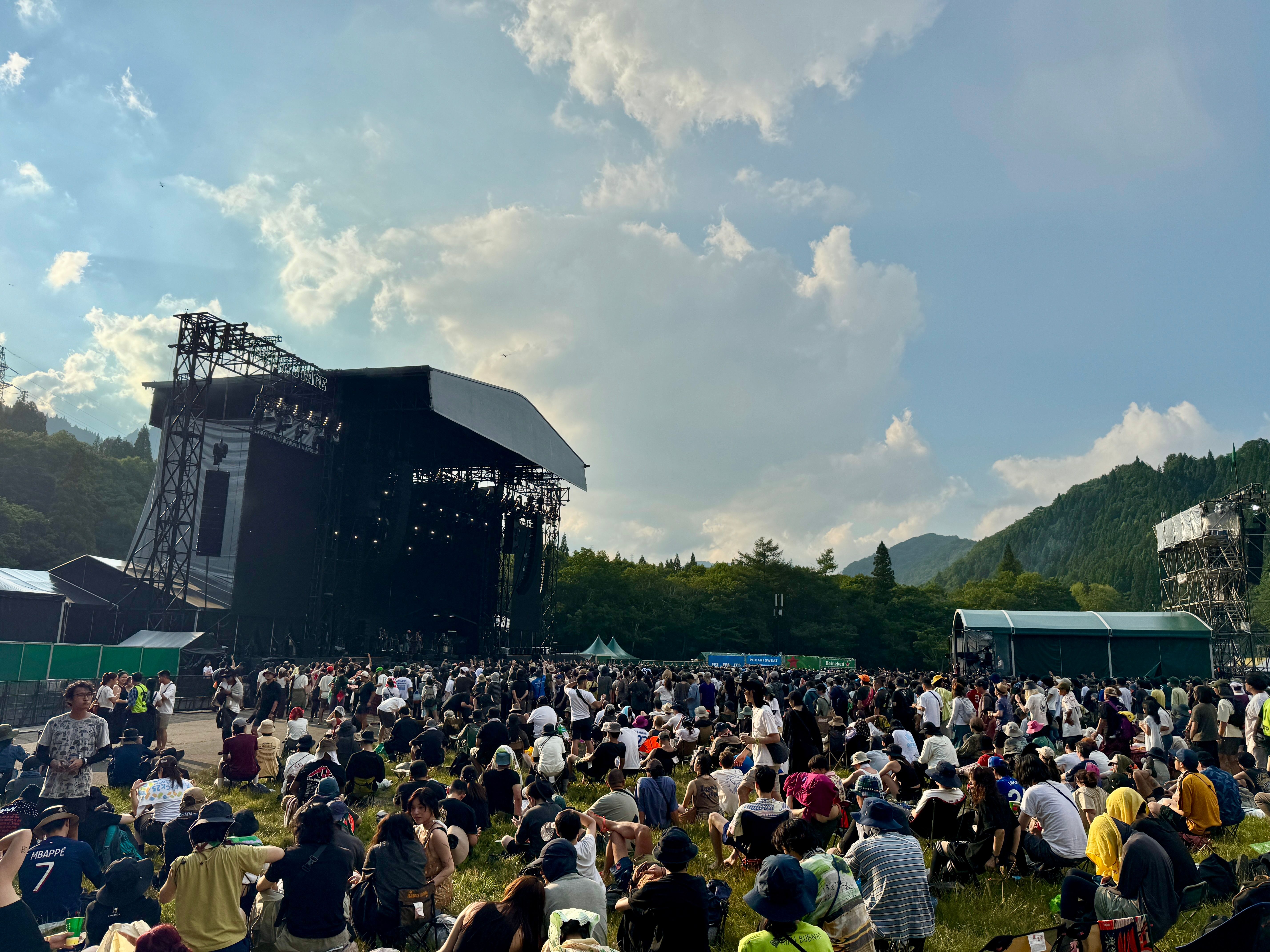 期待と歓声が交錯し、会場全体が終日熱気に満ちていた。黃信維
