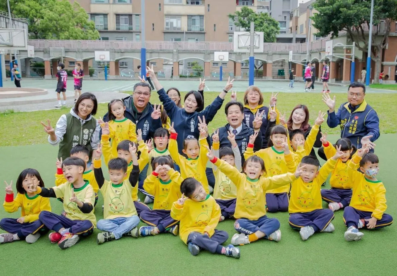 代理市長邱臣遠與教育處長林立生積極貫徹市長高虹安教育政策。（圖／翻攝新竹市政府官網）