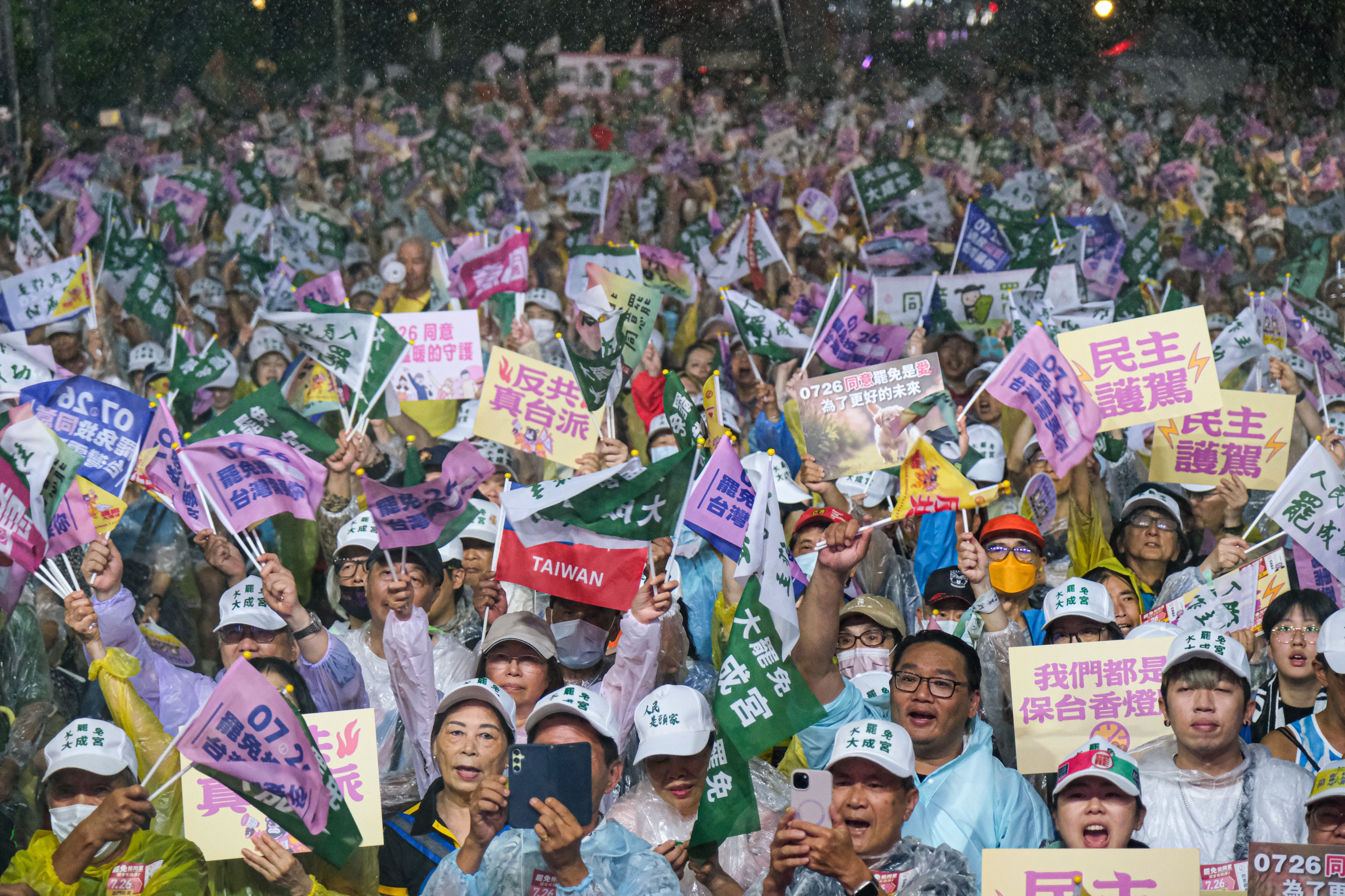 20250725-反共護台志工聯盟25日於立法院外濟南路舉行「為民主守夜，公民集氣晚會」。