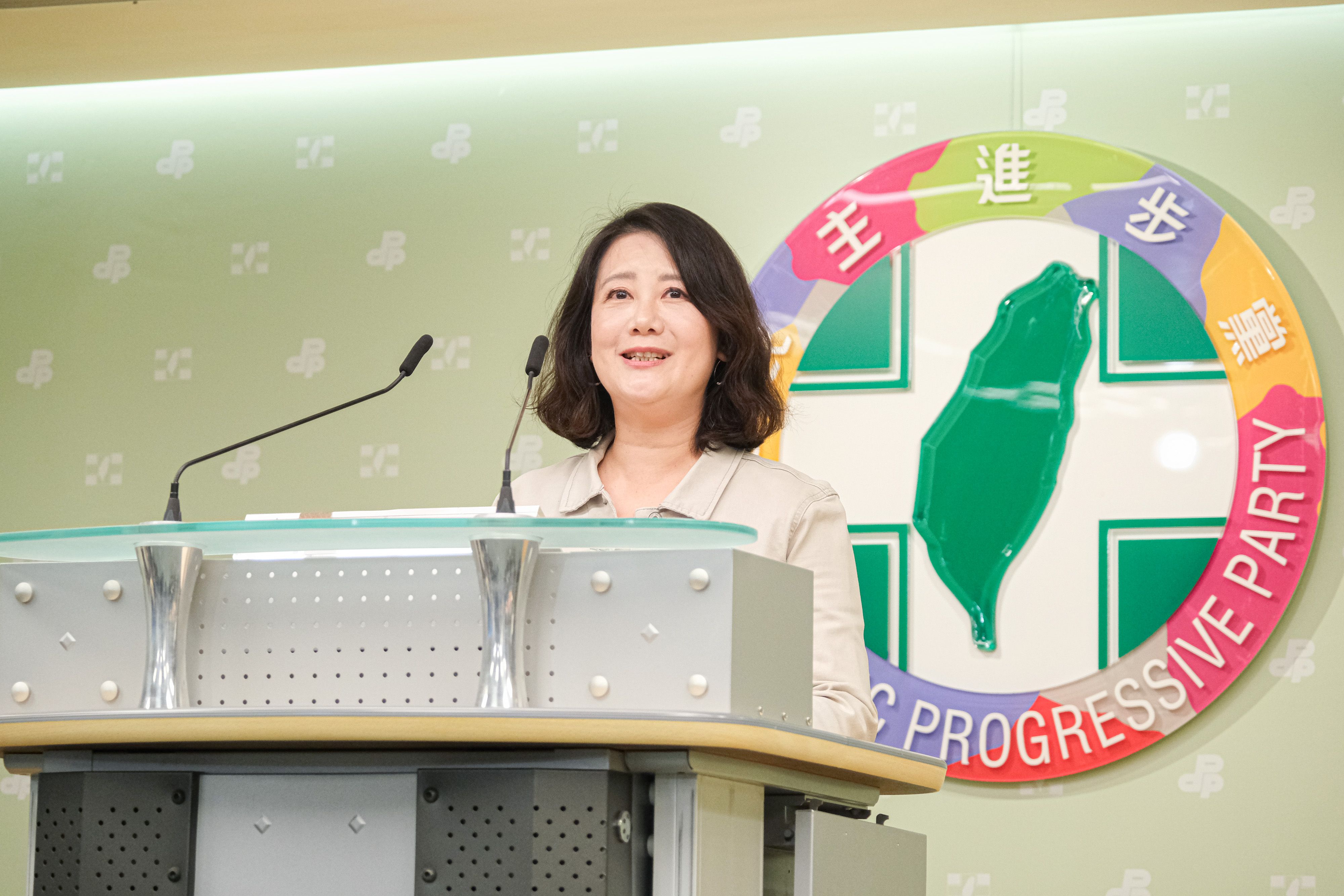 20250726-民進黨秘書長林右昌、民進黨團幹事長吳思瑤（見圖）26日於民進黨中央召開記者會。（劉偉宏攝）